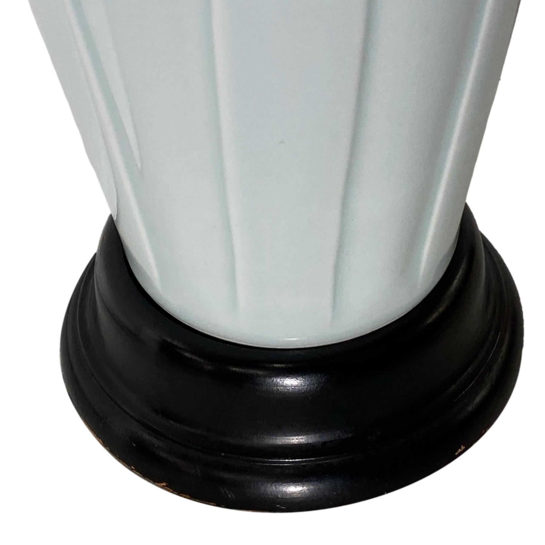 Lampe simple en porcelaine Bon état - En vente à New York, NY