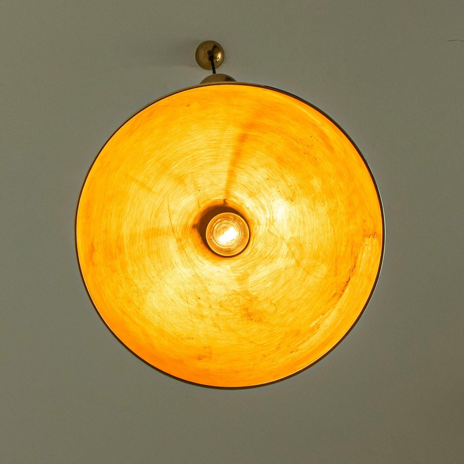 Lampada a sospensione in ottone a trazione singola di Florian Schulz In condizioni buone in vendita a Rijssen, NL