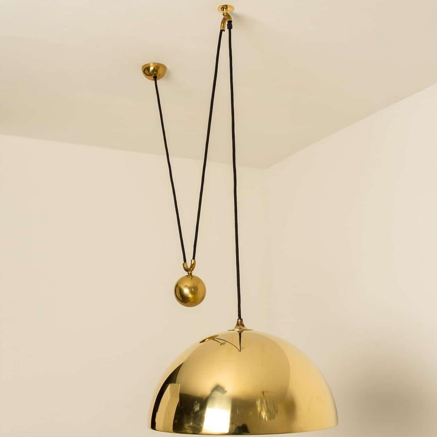 Lampada a sospensione in ottone a trazione singola di Florian Schulz in vendita 1