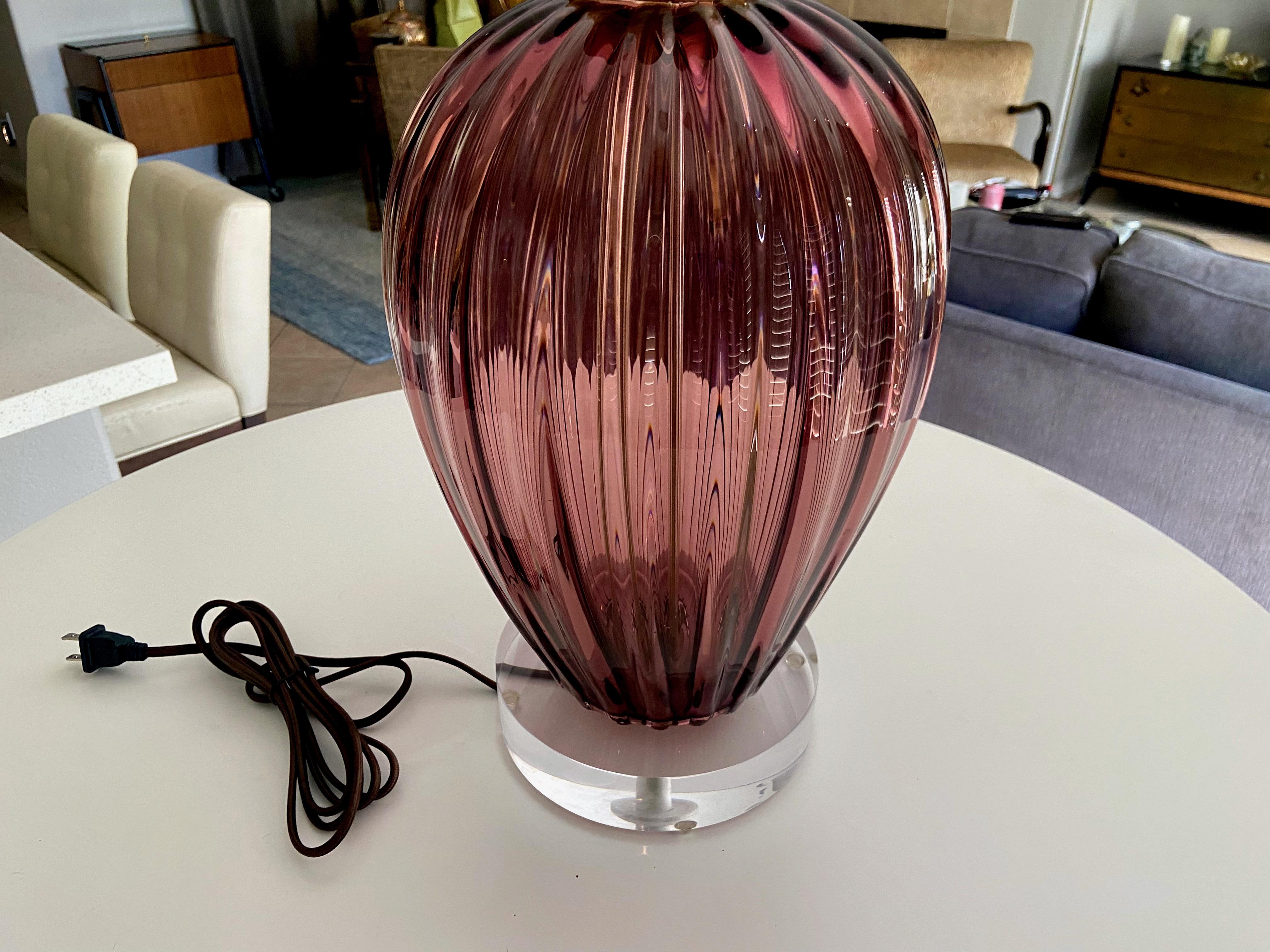 Mid-20th Century Single Purple Murano Italian Ribbed Gold Glass Table Lamp For Sale