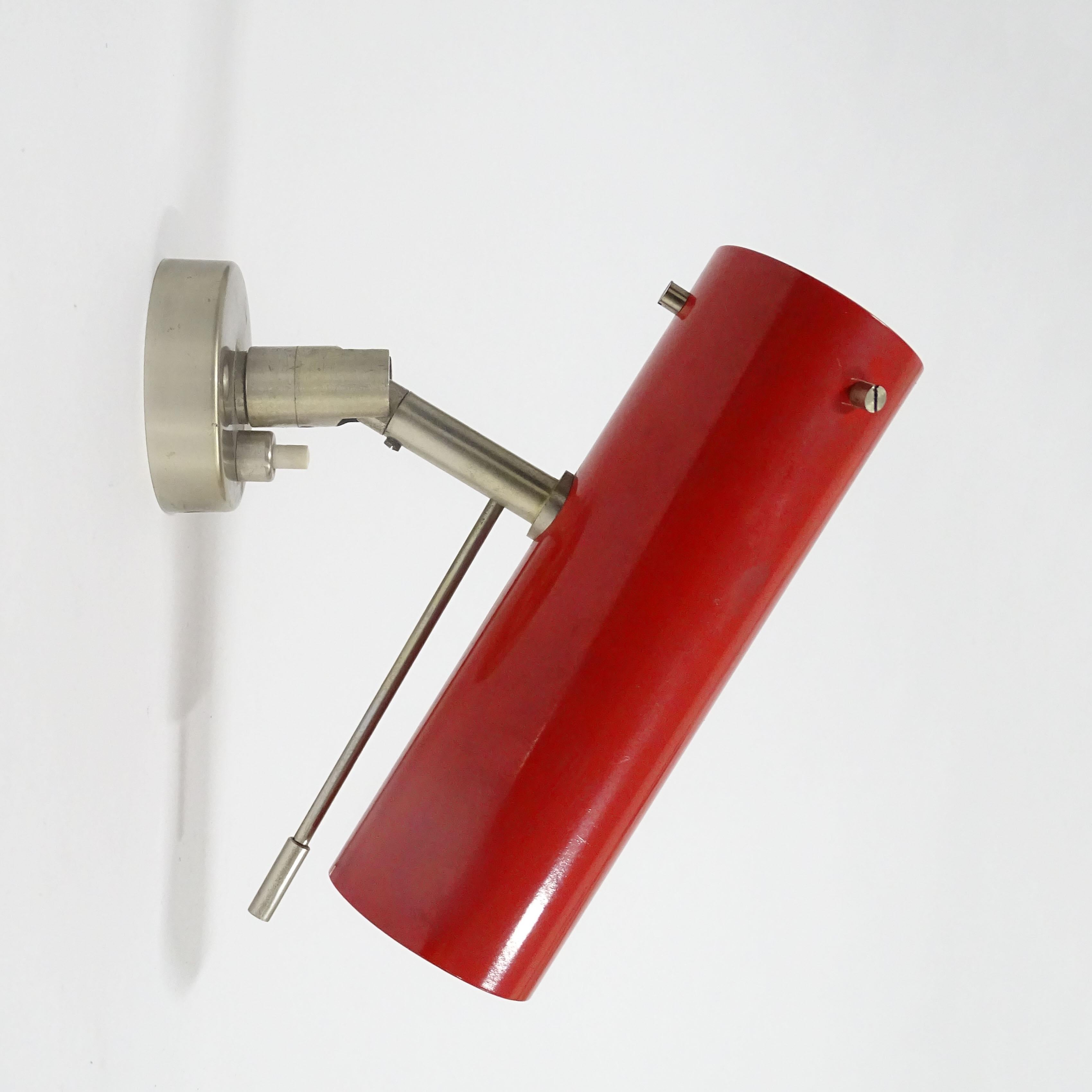 Mid-Century Modern Single red and nickel wall light by Tito Agnoli for Oluce, Italy 1950s For Sale