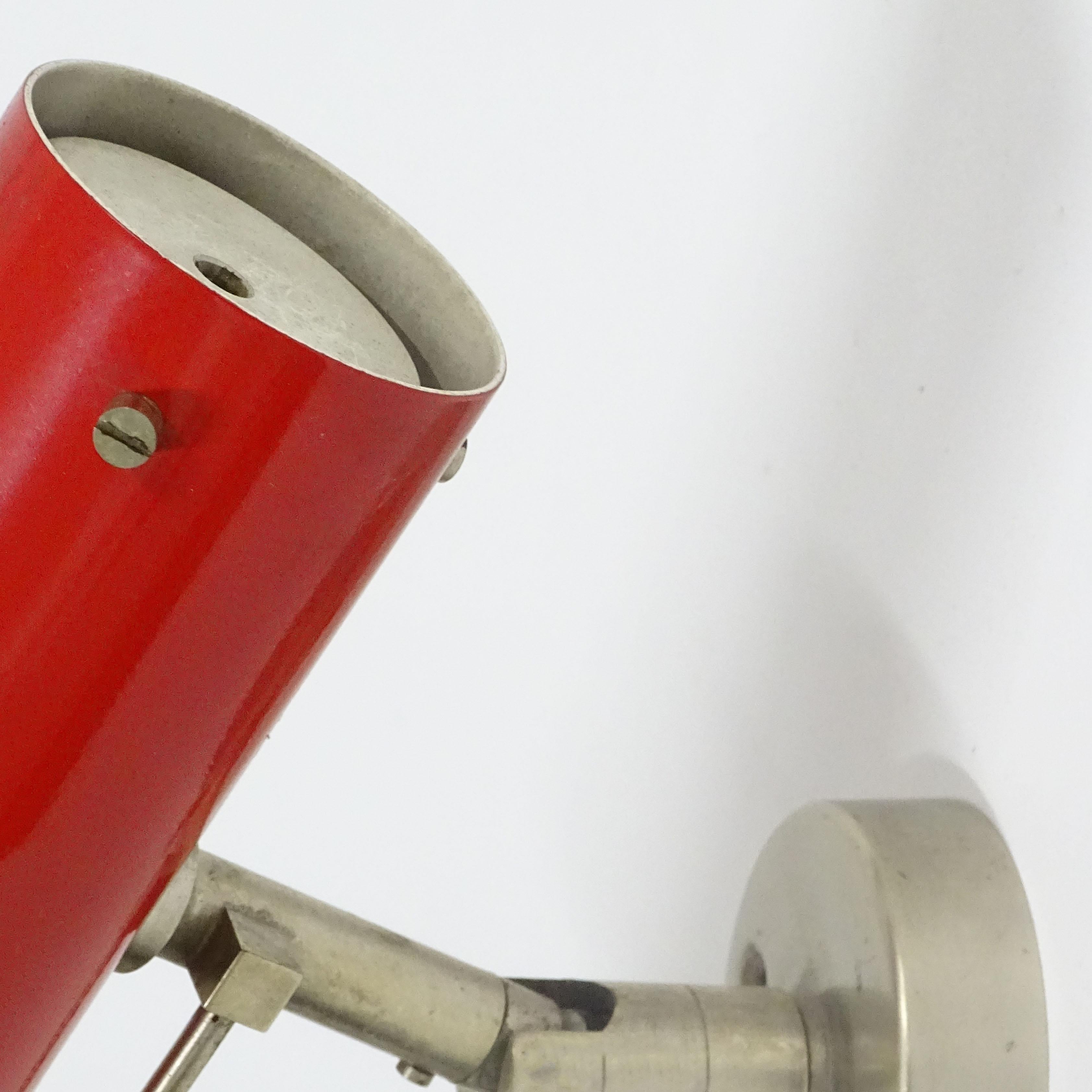 Italian Single red and nickel wall light by Tito Agnoli for Oluce, Italy 1950s For Sale