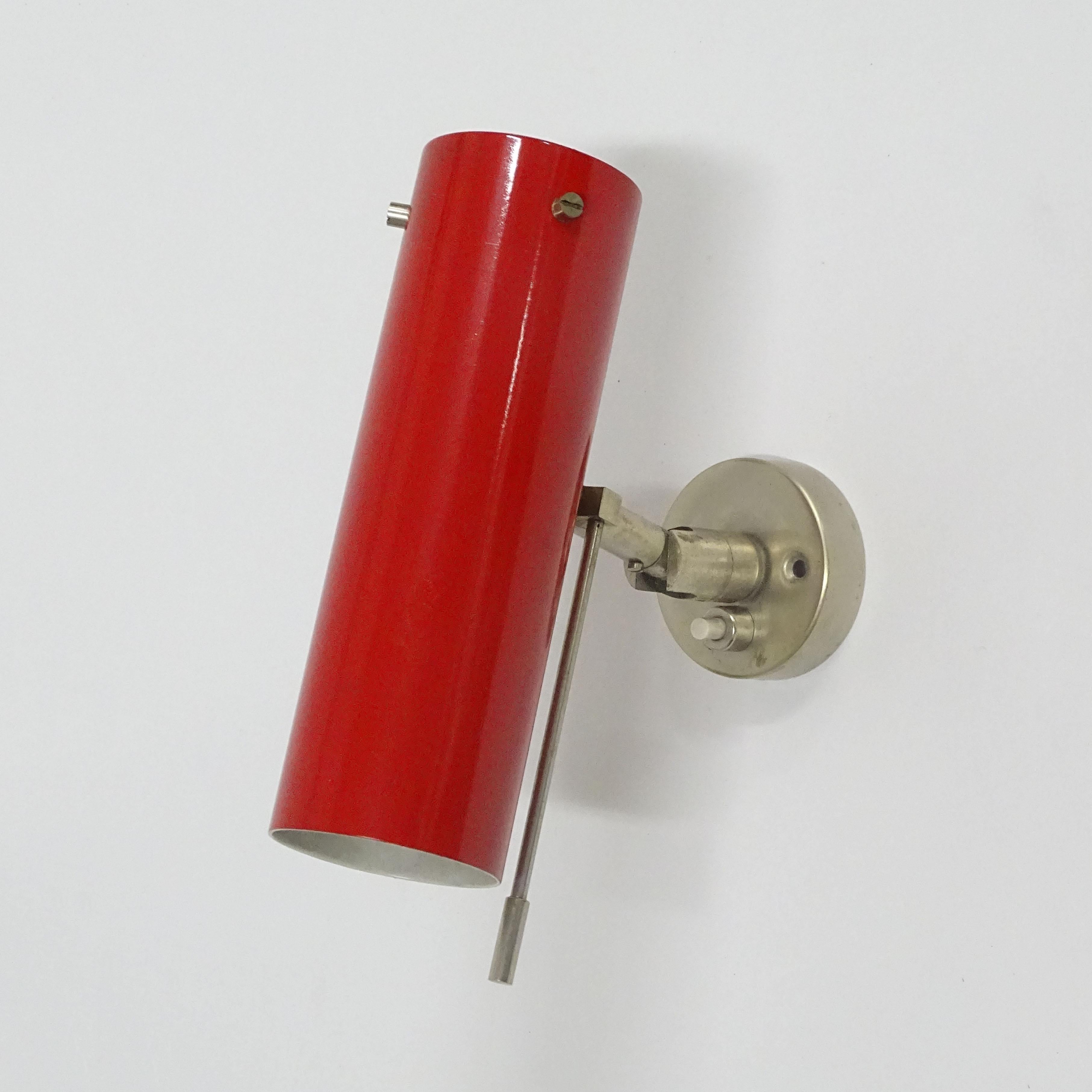 Lacquered Single red and nickel wall light by Tito Agnoli for Oluce, Italy 1950s For Sale
