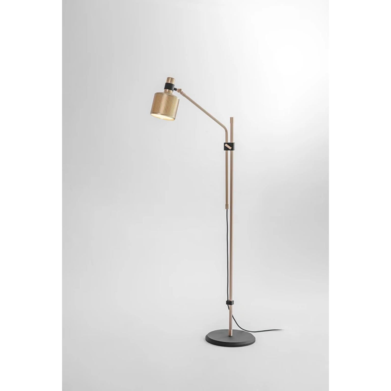 Single Riddle floor lamp by Bert Frank
Dimensions: 25 x 52 x H 130 cm 
Materials: Brass 

All our lamps can be wired according to each country. If sold to the USA it will be wired for the USA for instance.

When Adam Yeats and Robbie Llewellyn