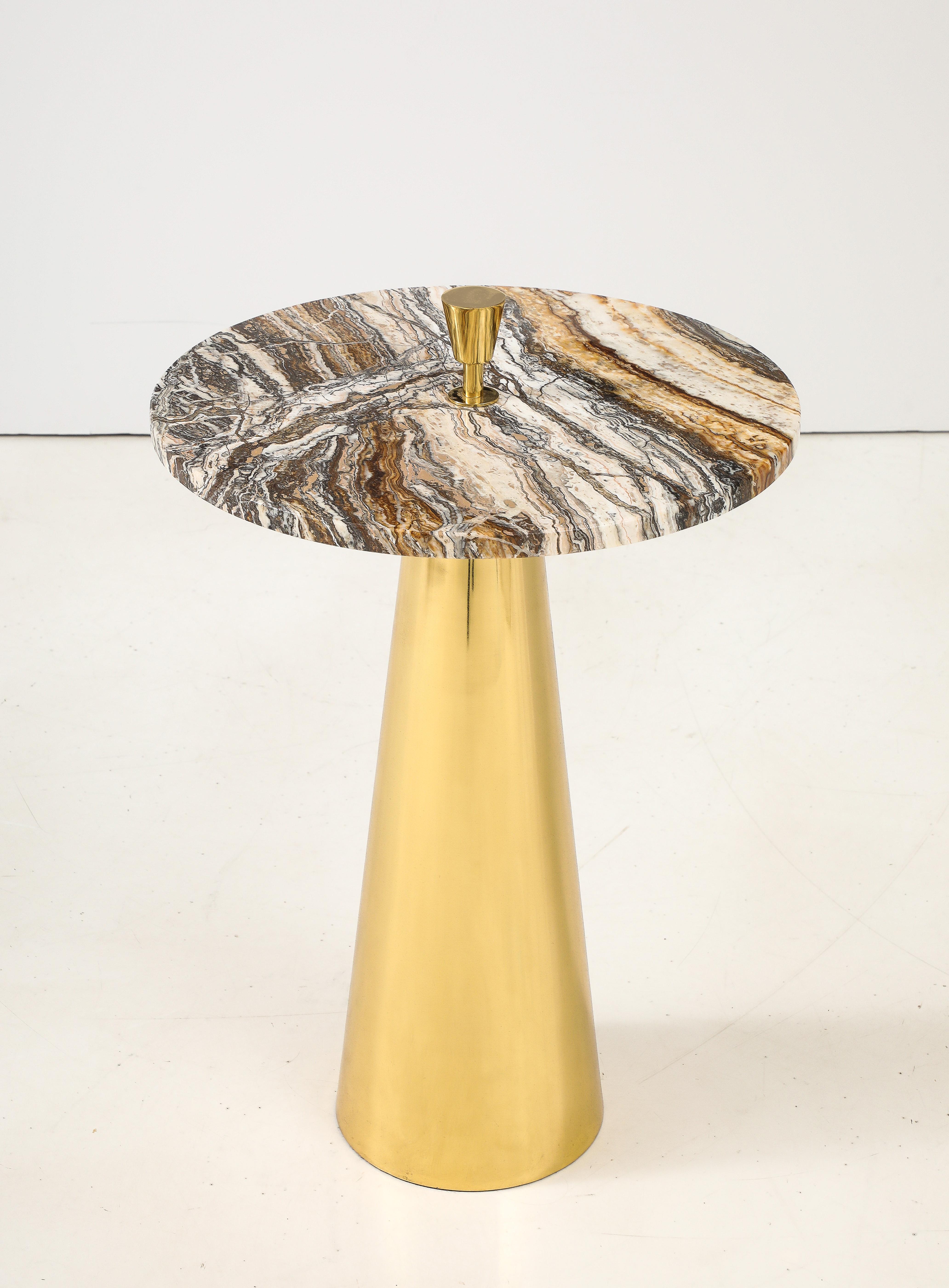 Einzelne Runde Brown Hue Onyx Marmor und Messing Seite Martini Tisch, Italien, 25