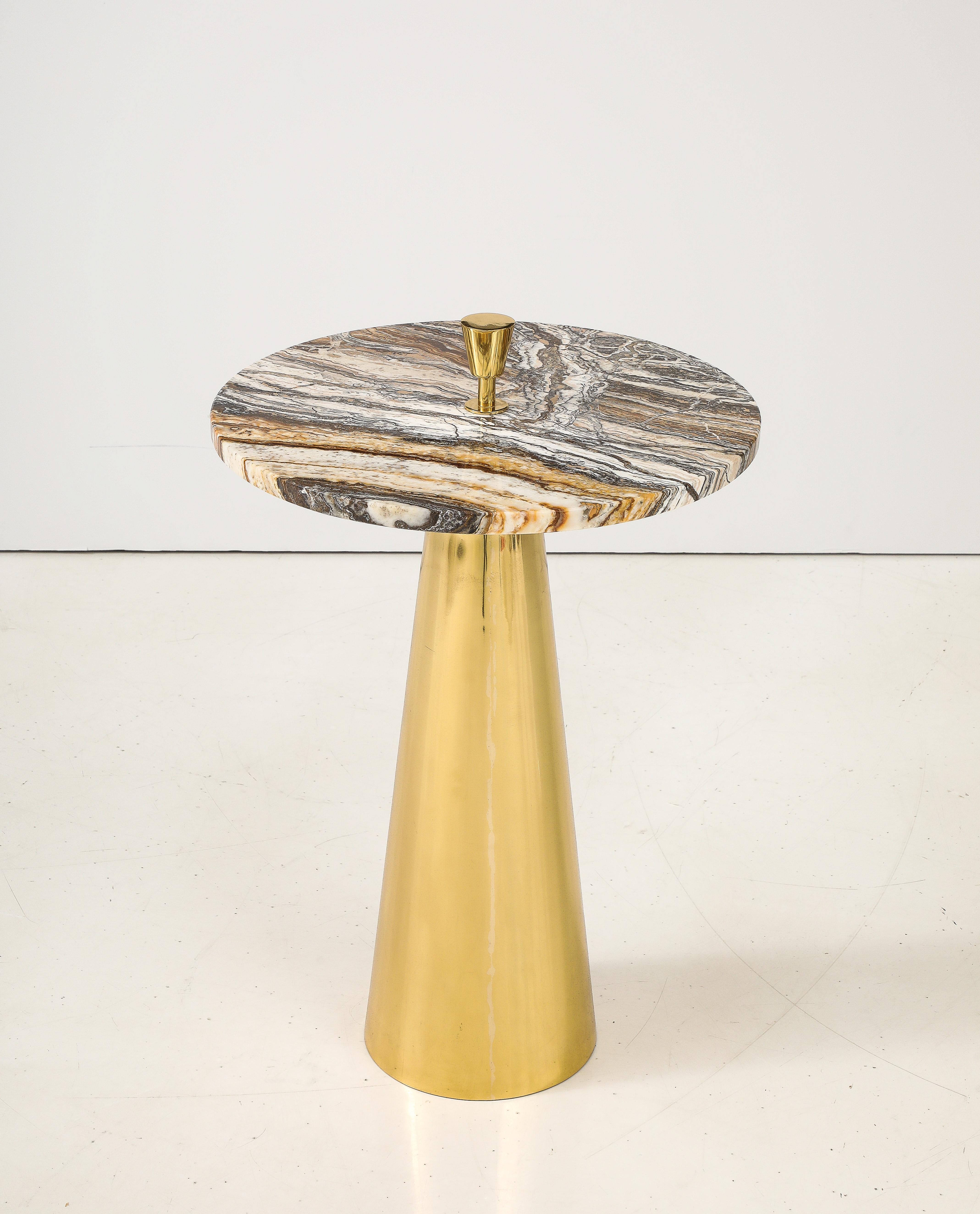 Einzelne Runde Brown Hue Onyx Marmor und Messing Seite Martini Tisch, Italien, 25