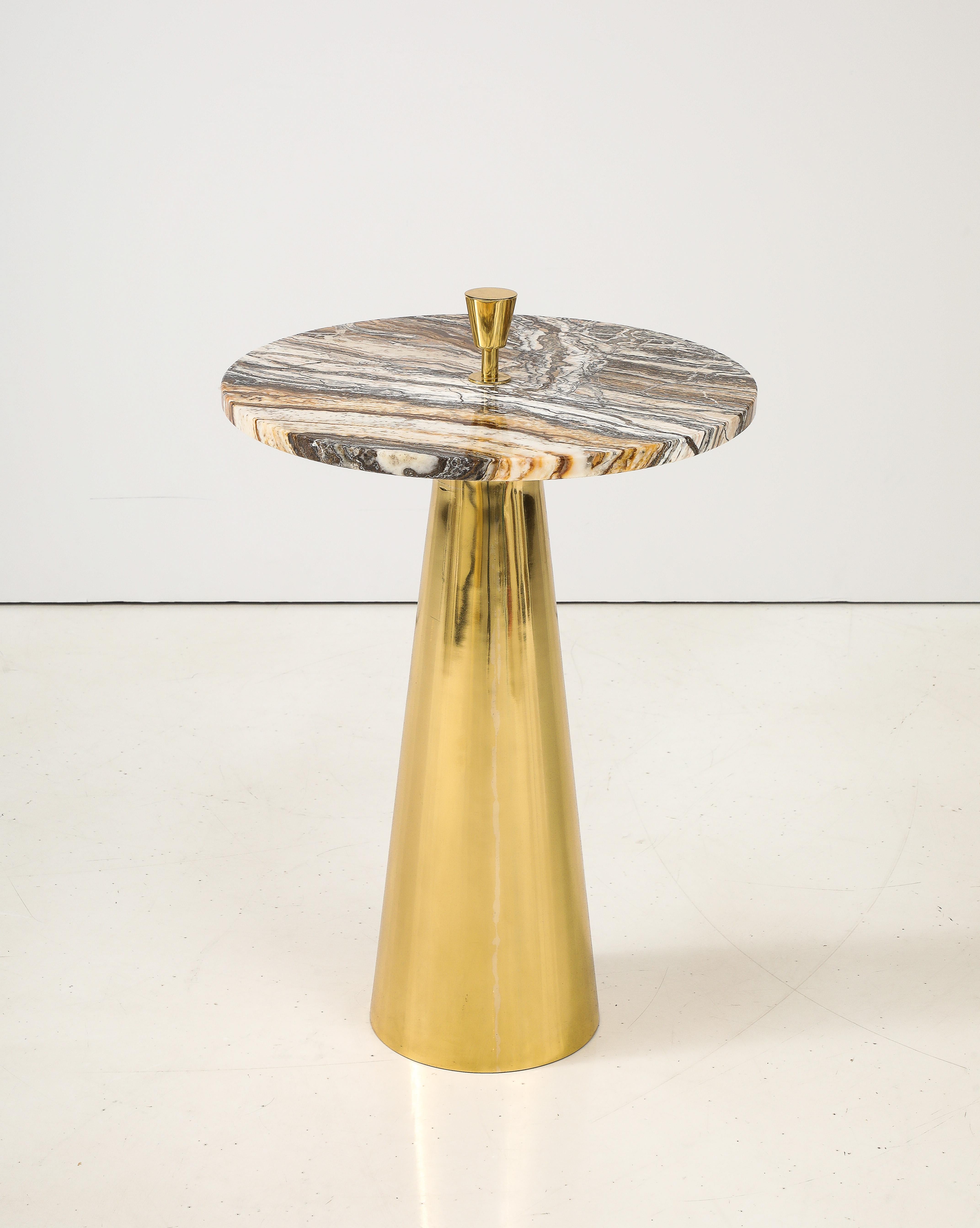 Einzelne Runde Brown Hue Onyx Marmor und Messing Seite Martini Tisch, Italien, 25