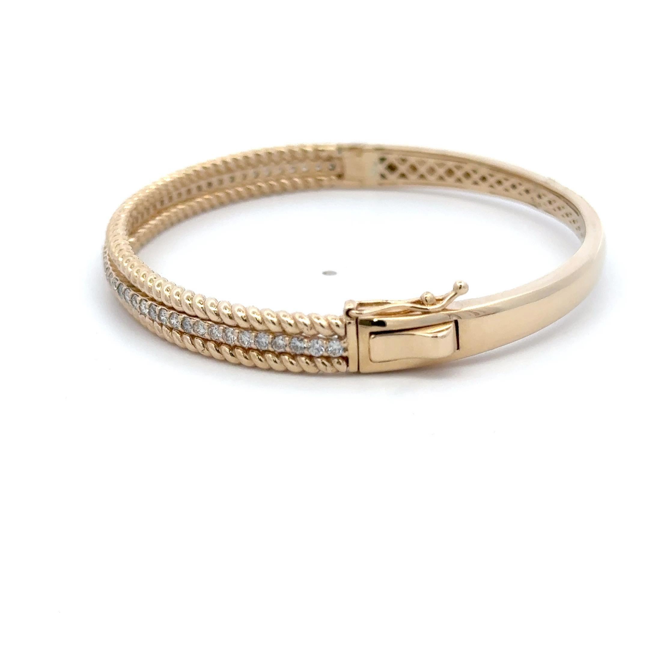 Bracelet jonc torsadé à une rangée de diamants 0,98 carat or jaune 14 carats 18,5 grammes en vente 2