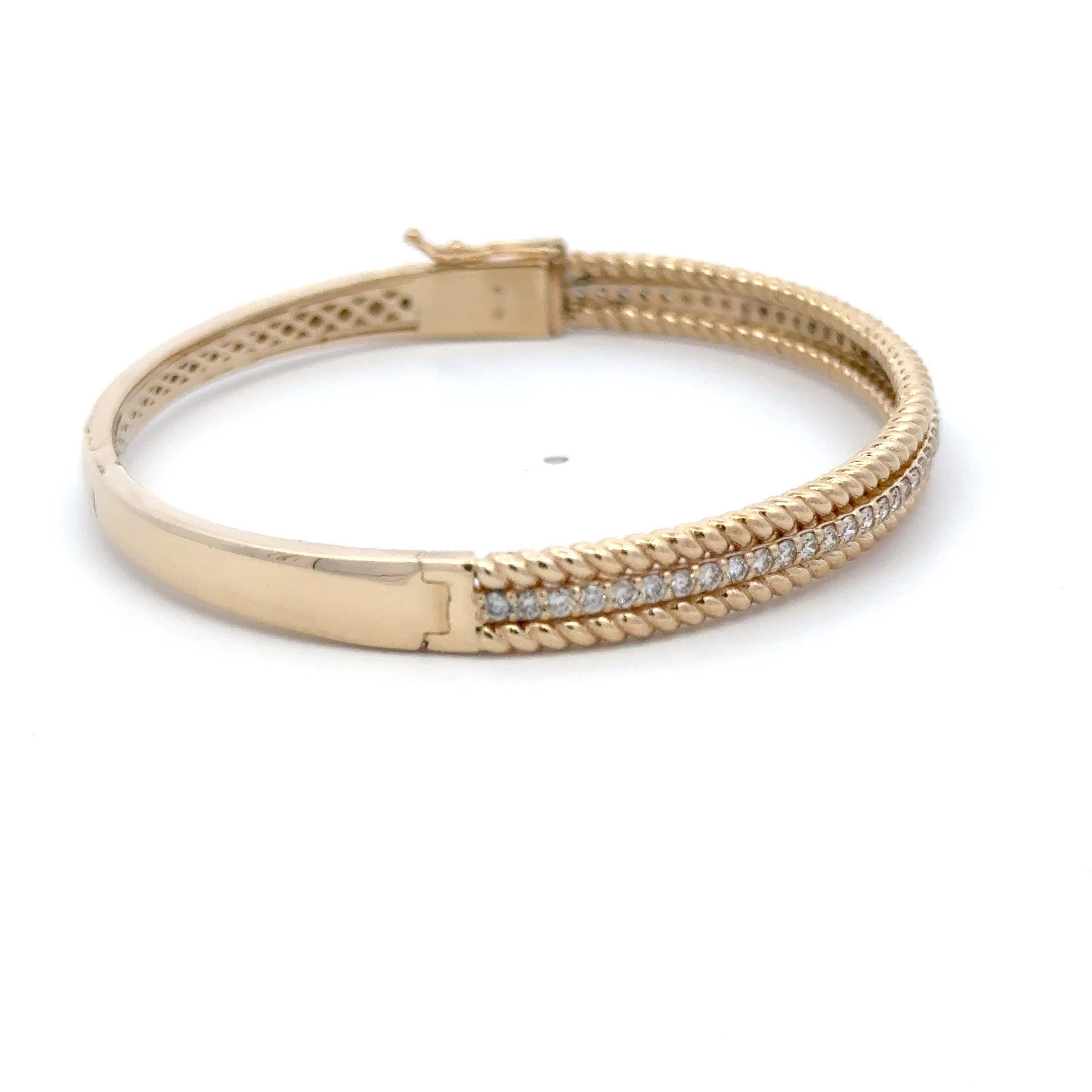 Bracelet jonc torsadé à une rangée de diamants 0,98 carat or jaune 14 carats 18,5 grammes en vente 3