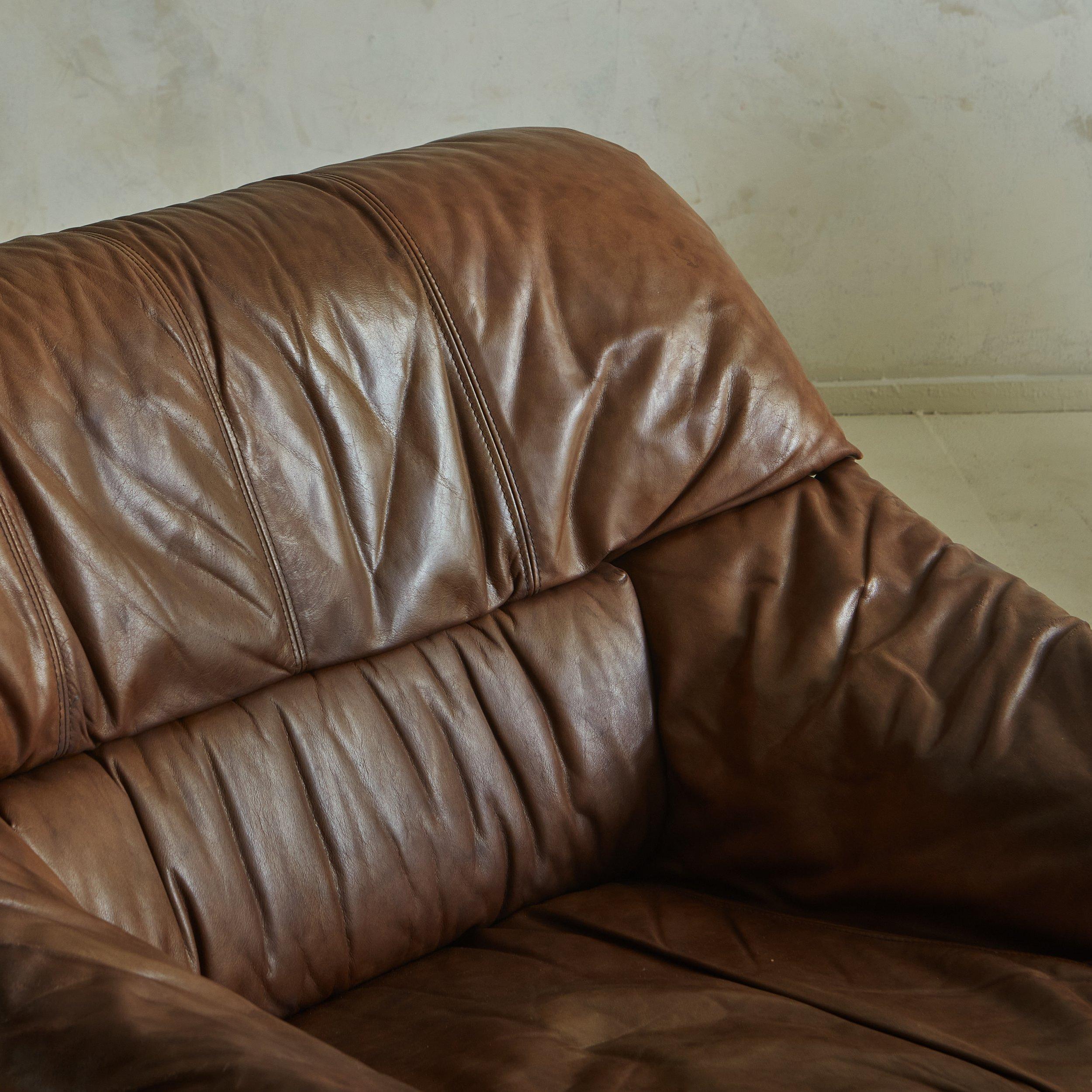 Single Ruched Leather Lounge Chair in the Style of De Sede, France 1970s In Good Condition In Chicago, IL