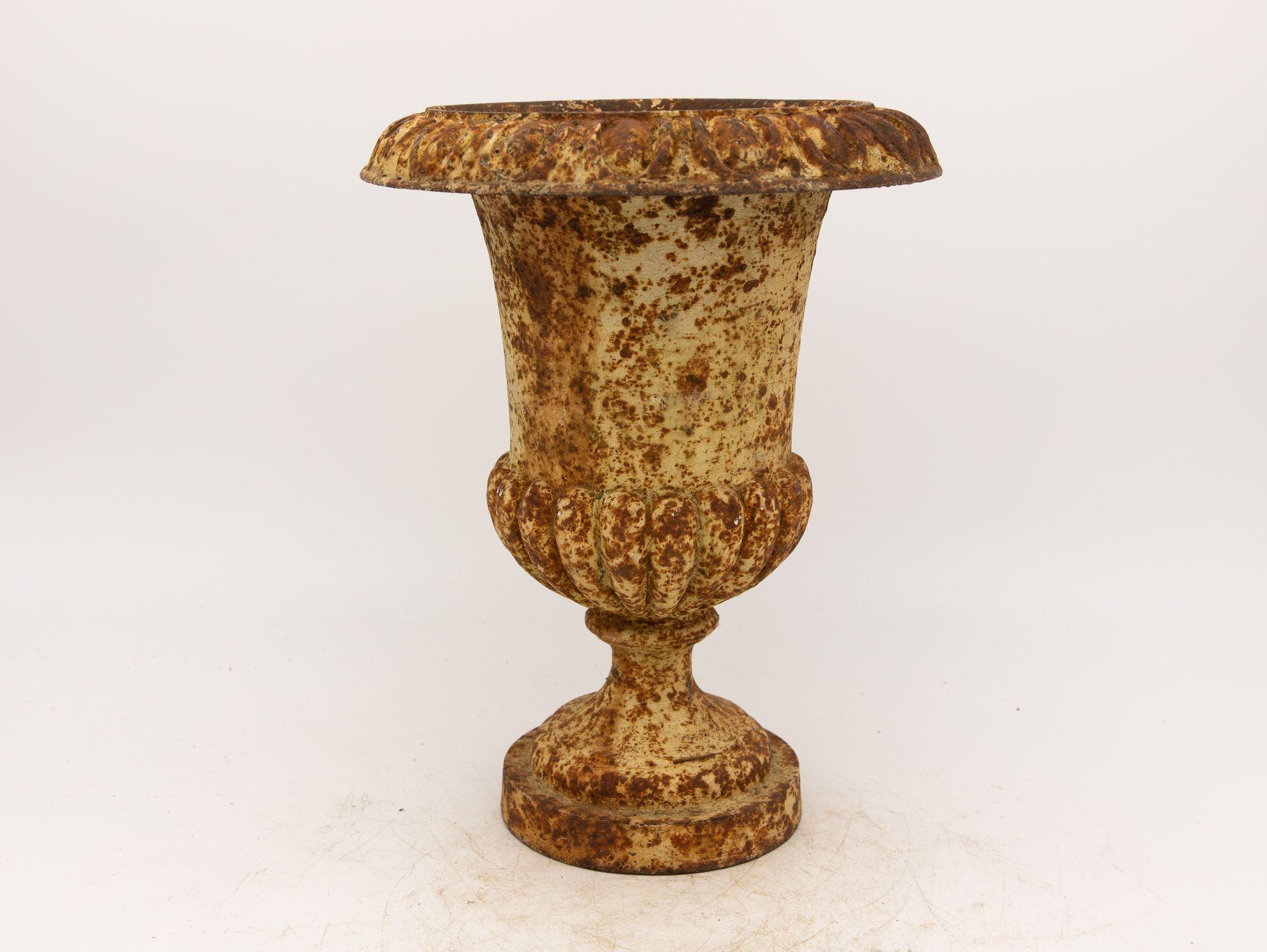 Single Rusty Cast Iron Urn, French early 20th Century For Sale 1