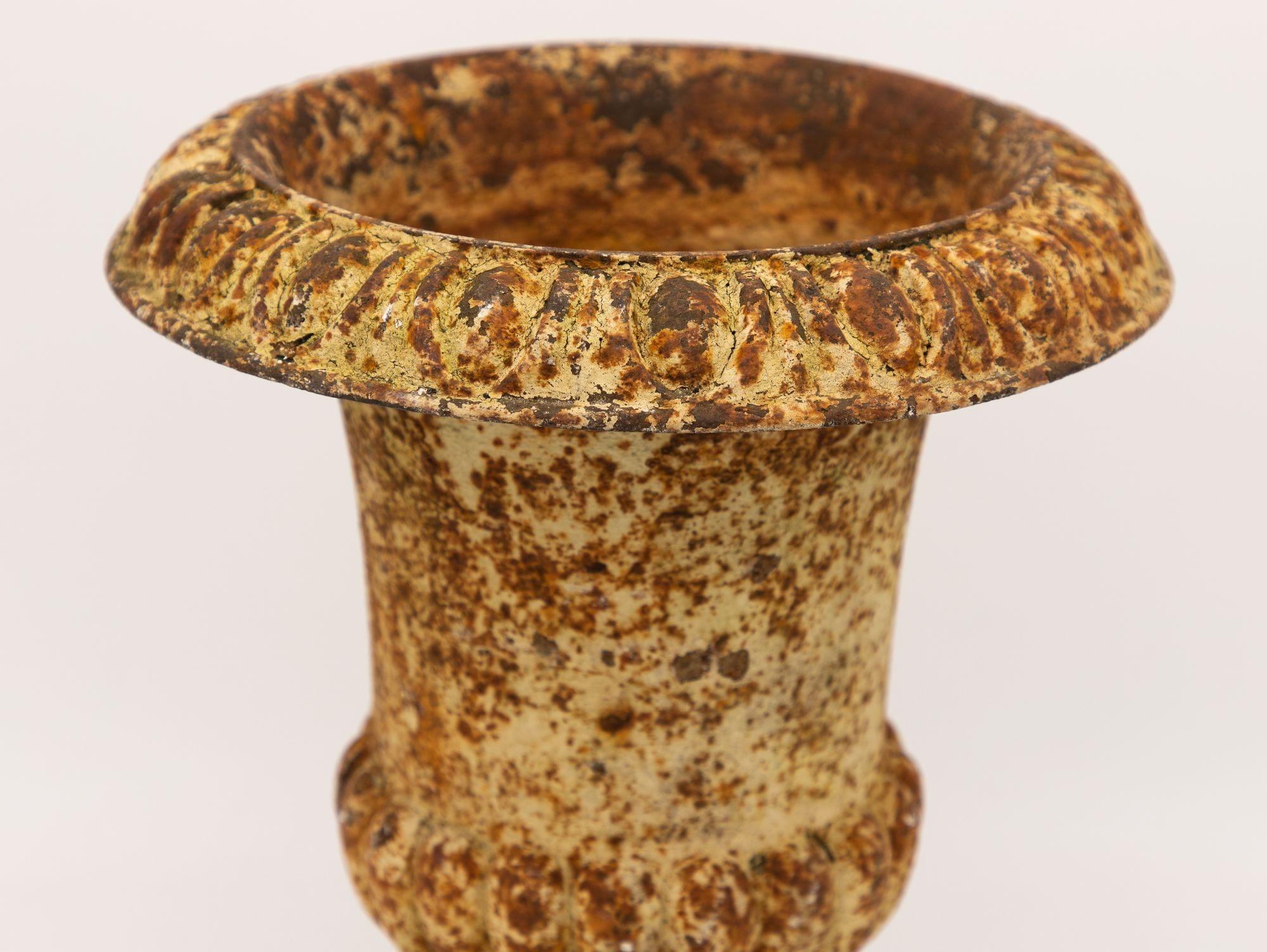 Single Rusty Cast Iron Urn, French early 20th Century For Sale 4