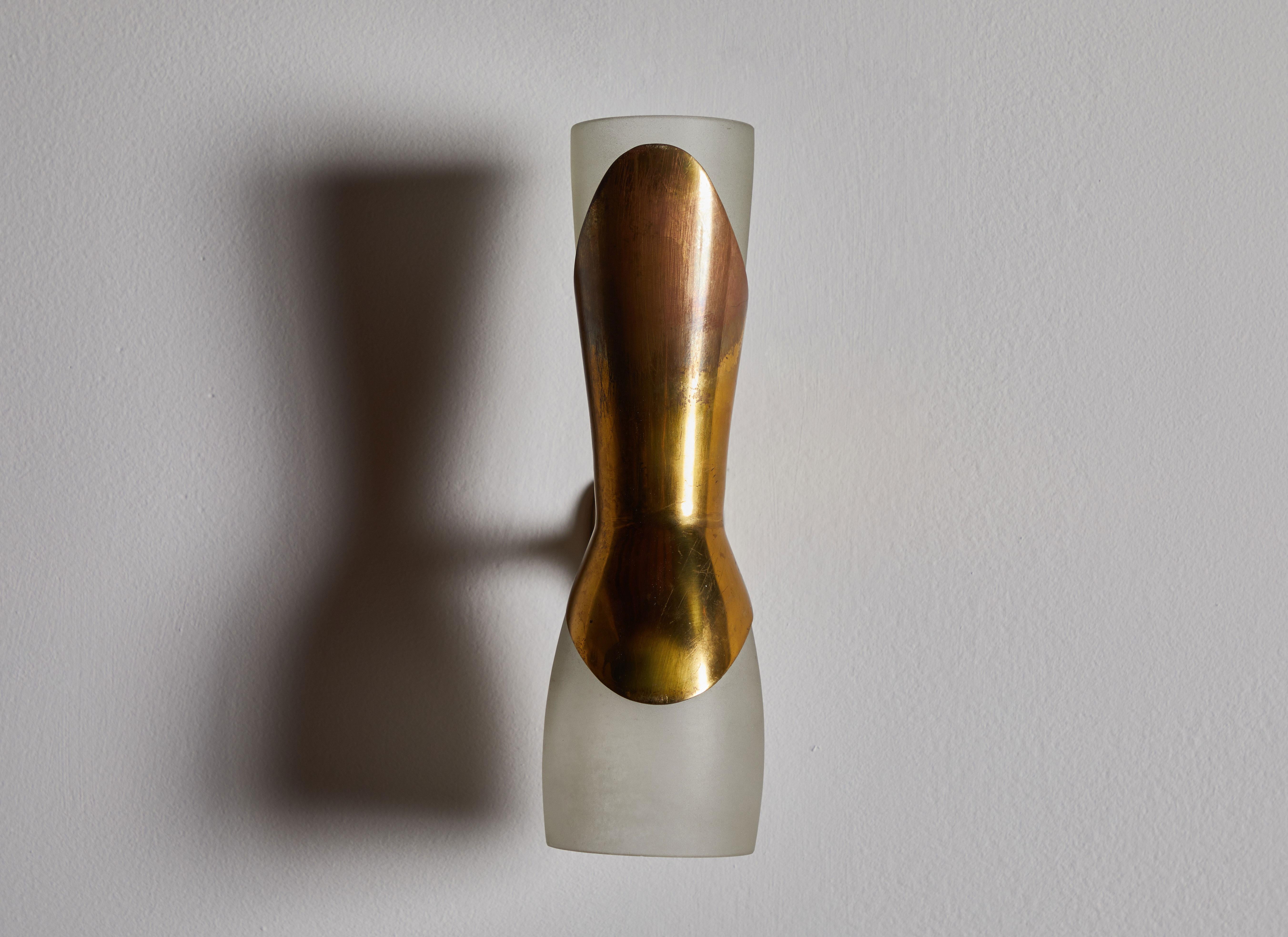 Single Sconce by Pietro Chiesa. Designed and manufactured in Italy for Fontana Arte, circa 1940s. Brass, frosted glass diffusers, original backplates. Rewire for US junction boxes. Sconce takes one E14 European candelabra 40w maximum bulb.
 