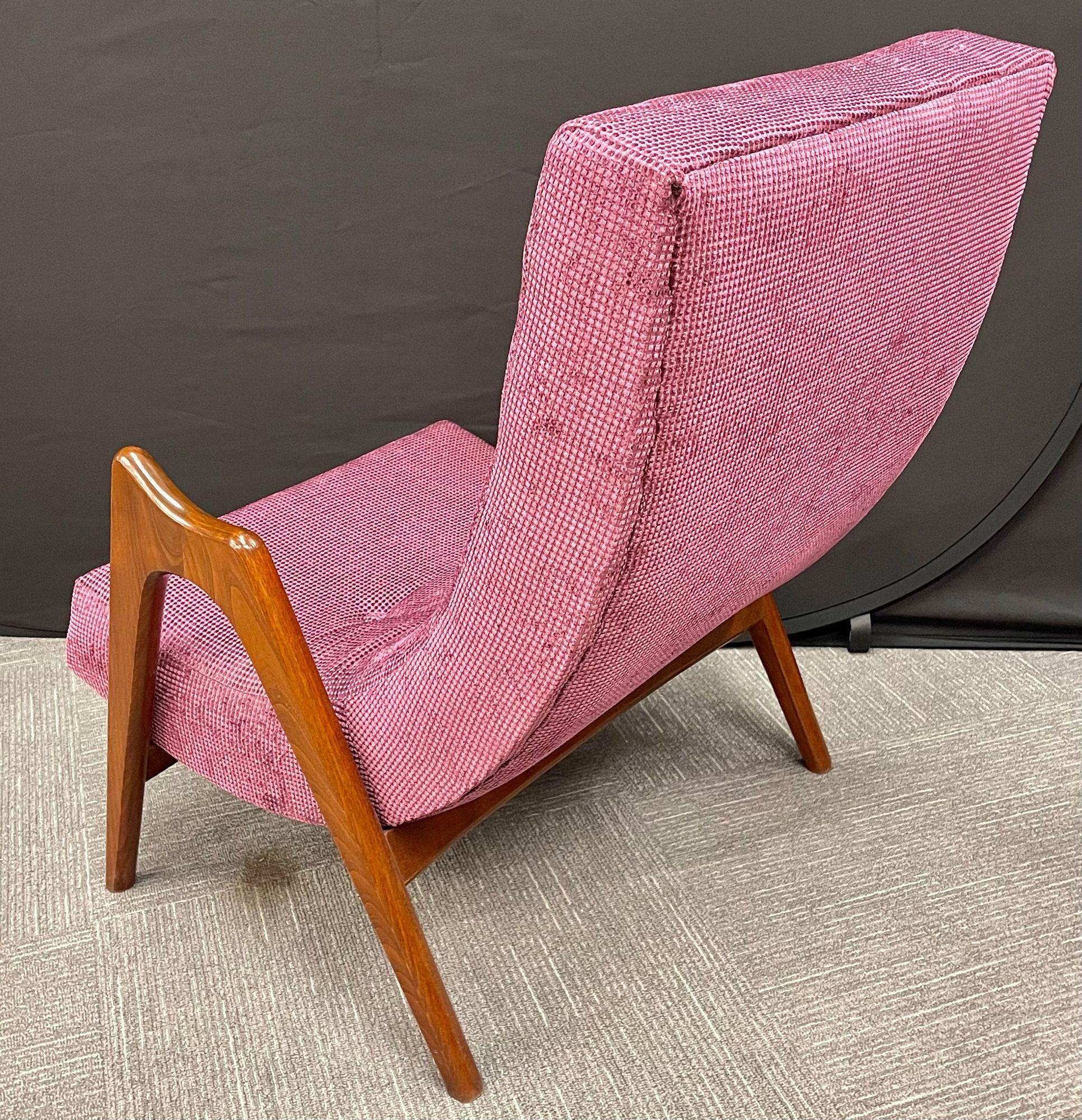 Single Sculptural Italian Mid-Century Modern Lounge Chair in Walnut, Mahogany In Good Condition For Sale In Stamford, CT