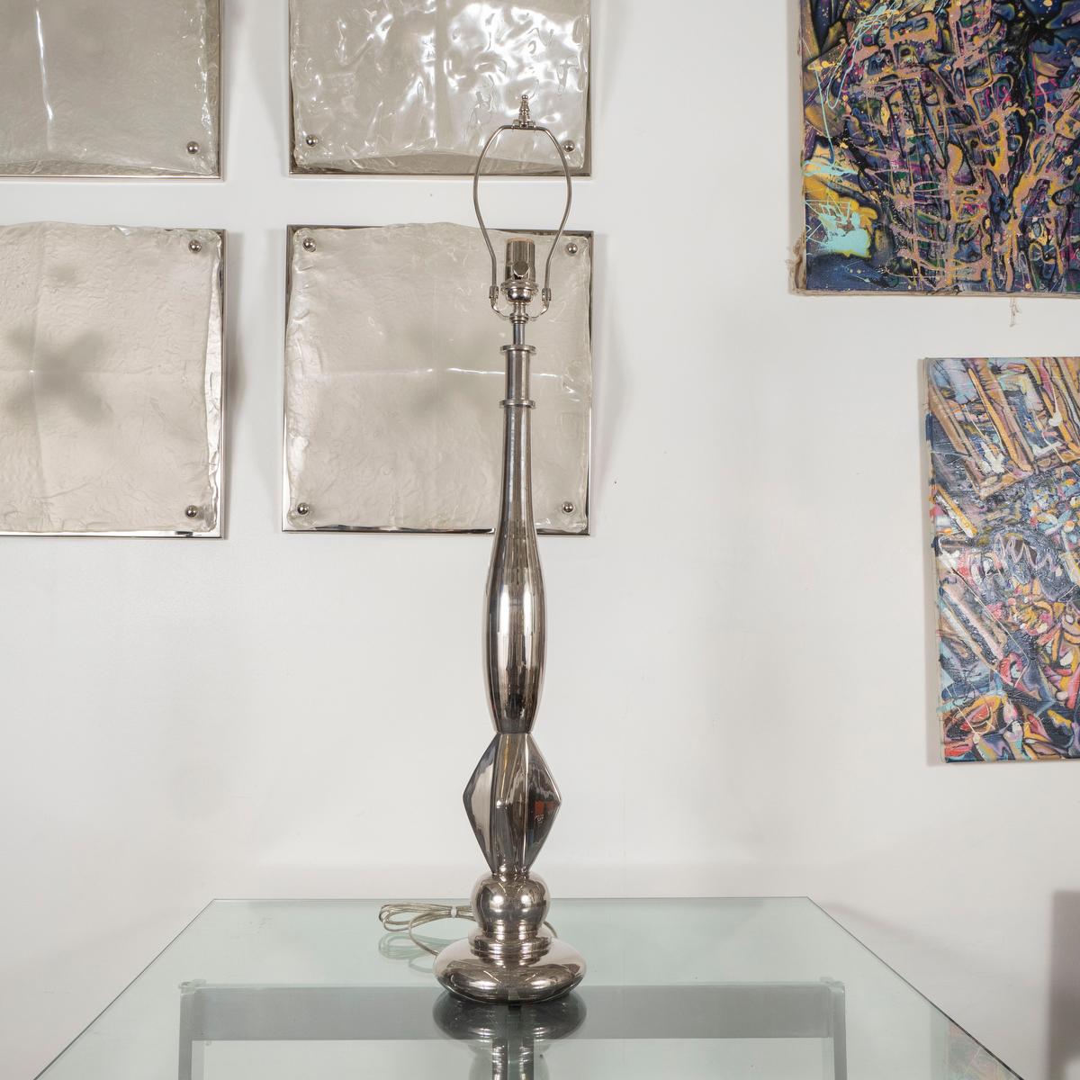 Mid-Century Modern Lampe de table sculpturale en nickel poli en vente