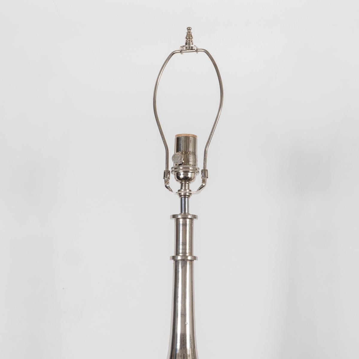 Métal Lampe de table sculpturale en nickel poli en vente