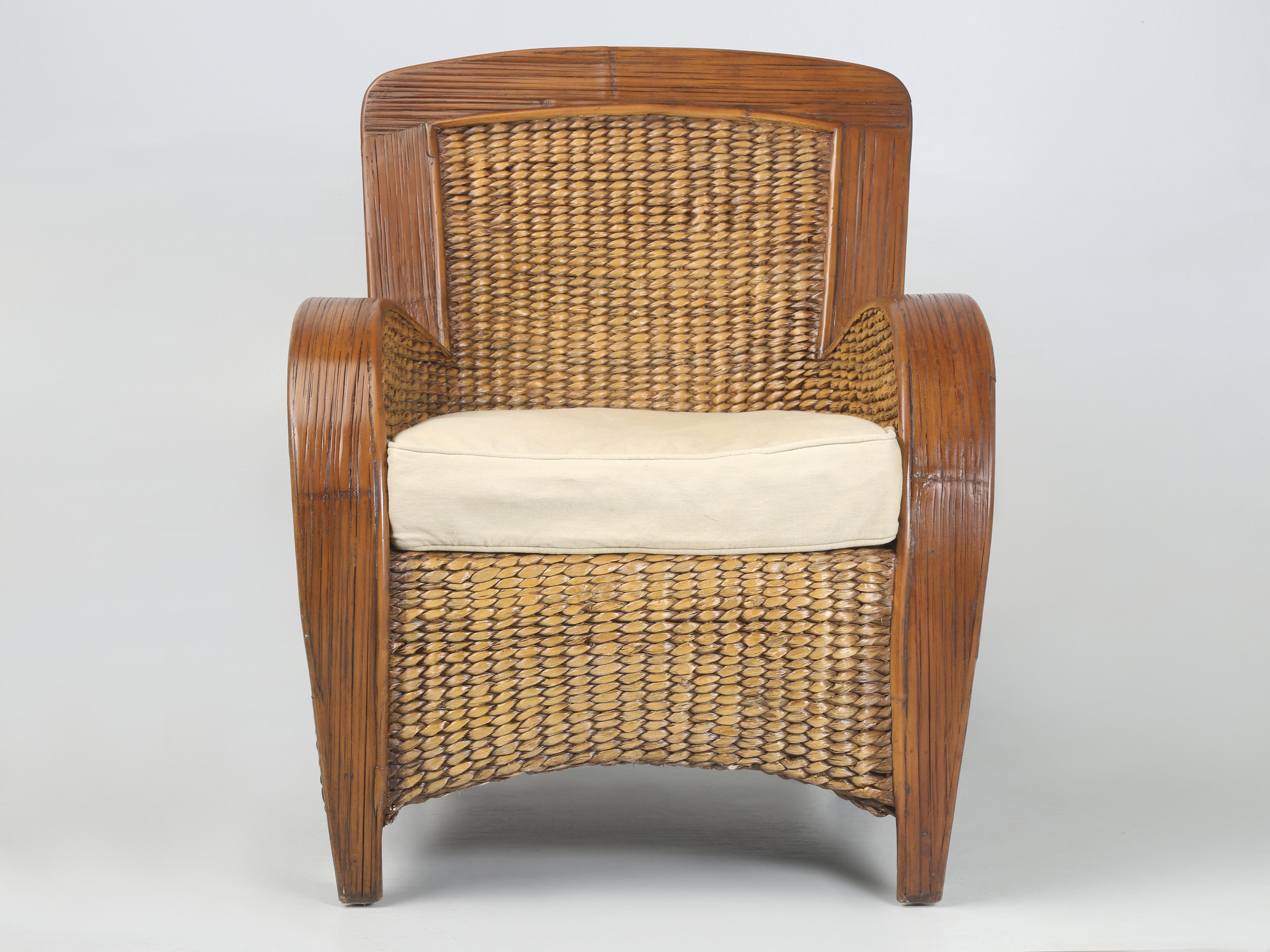Fauteuil simple en gazon dans un style du début des années 1900 et très confortable. Bien que datant d'un peu plus de 20 ans, la chaise Seagrass a été fabriquée à la main pour ressembler à une chaise en osier ou en Seagrass du début des années 1900.