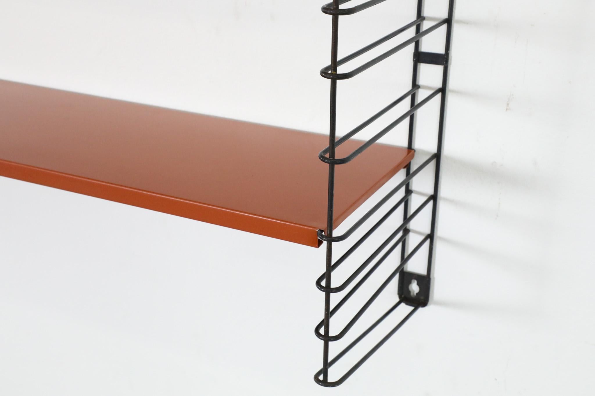 Estantería industrial de pared Tomado de una sola sección en naranja quemado y dorado en venta 2