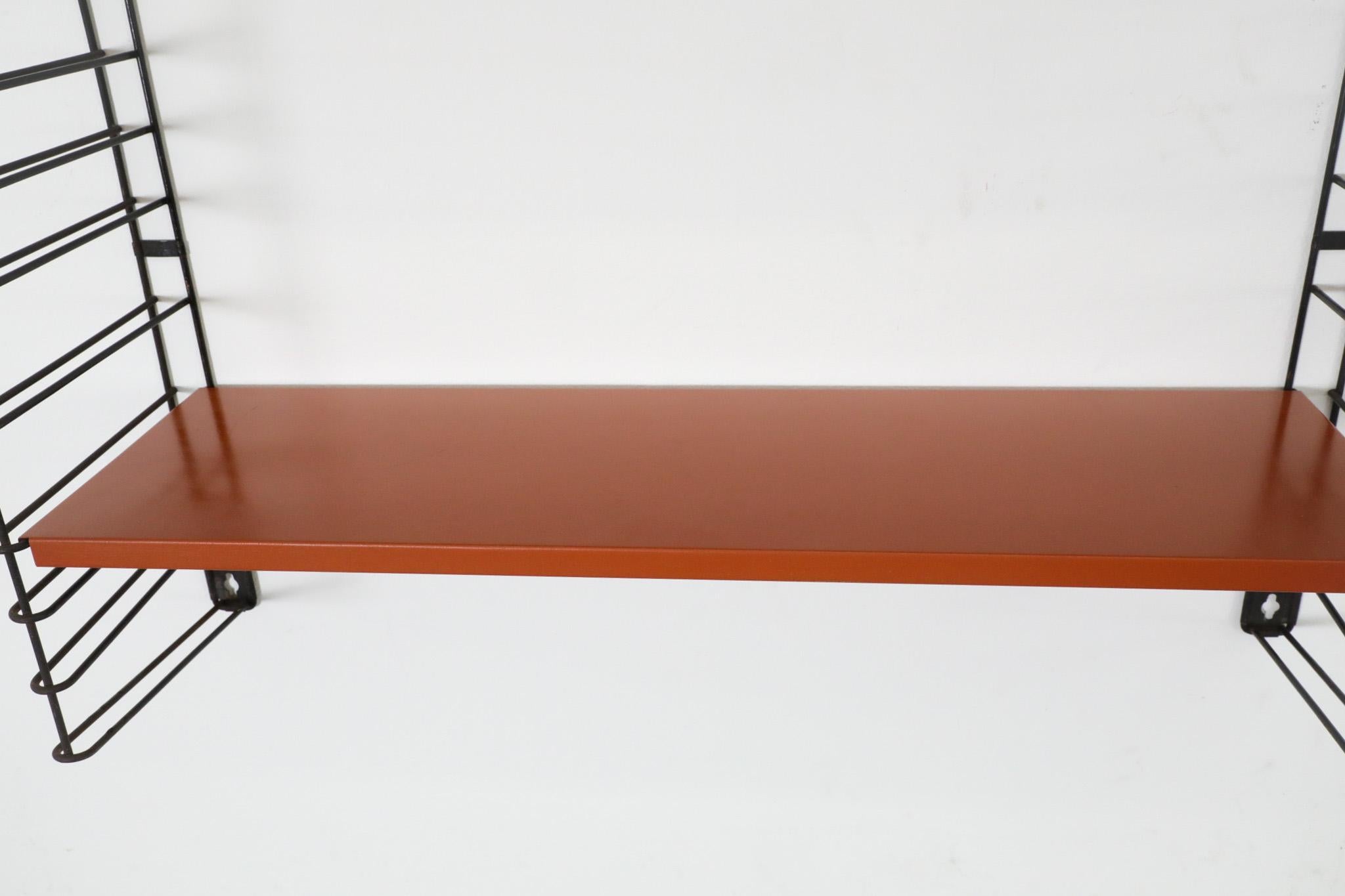 Estantería industrial de pared Tomado de una sola sección en naranja quemado y dorado en venta 3