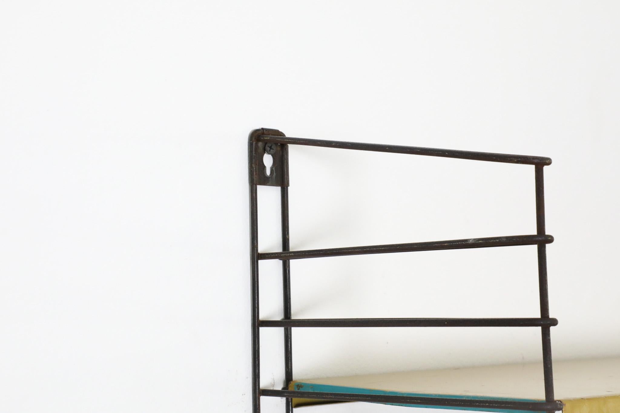 Estantería industrial de pared Tomado de una sola sección en naranja quemado y dorado en venta 7
