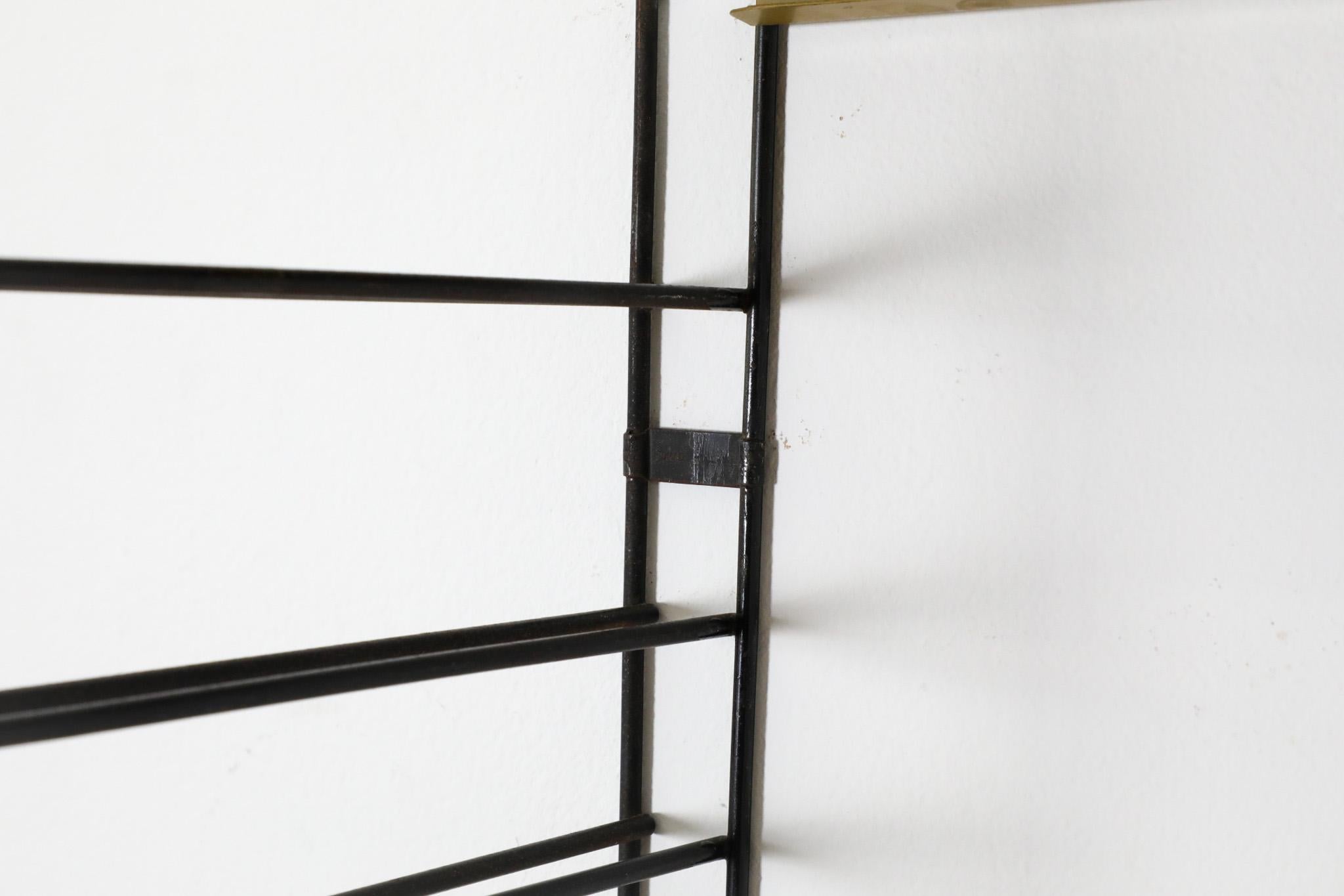 Estantería industrial de pared Tomado de una sola sección en naranja quemado y dorado en venta 9