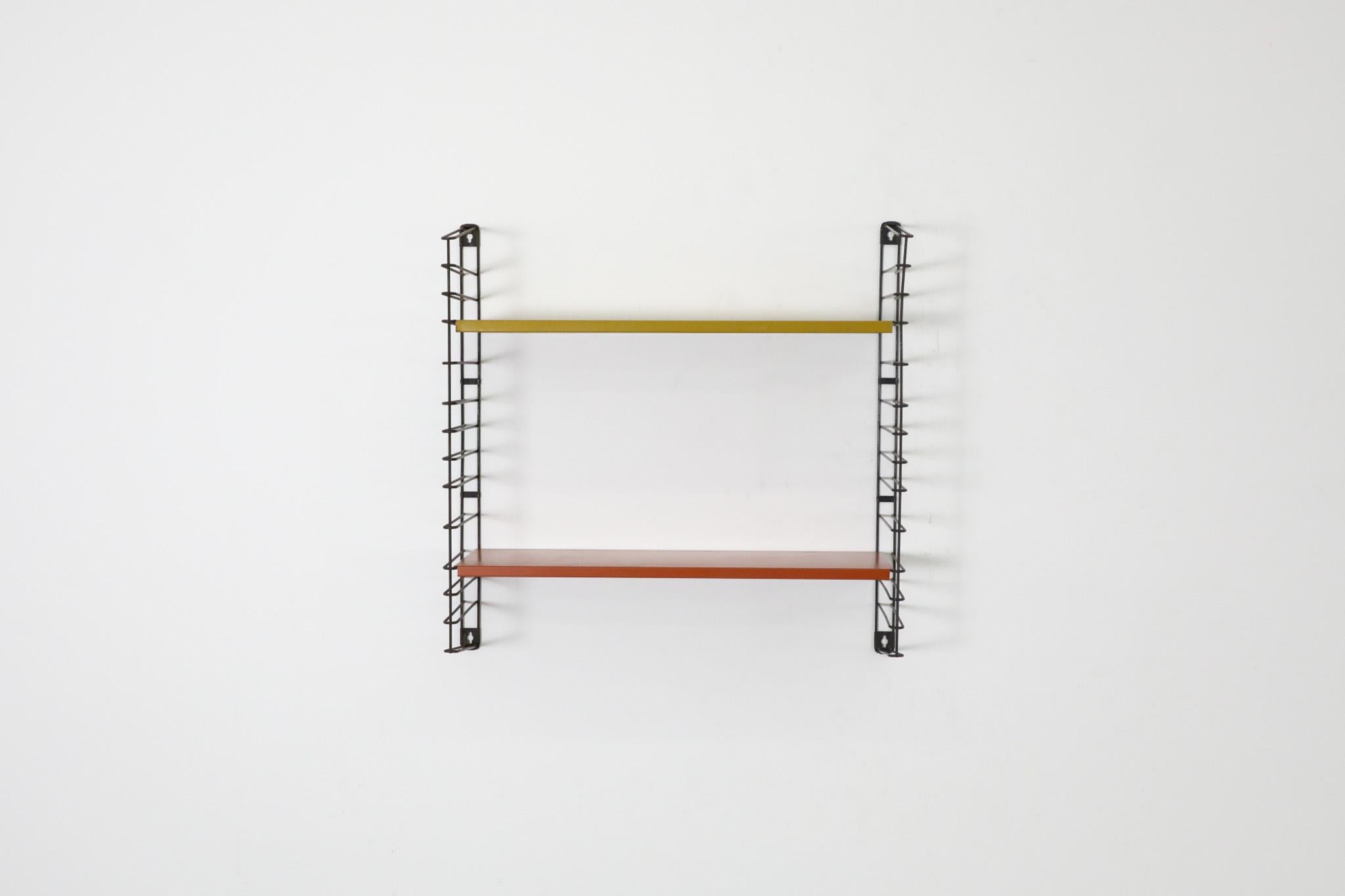 Estantería industrial de pared Tomado de una sola sección en naranja quemado y dorado Moderno de mediados de siglo en venta