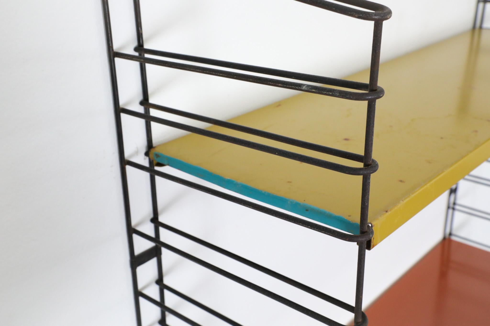 Estantería industrial de pared Tomado de una sola sección en naranja quemado y dorado siglo XX en venta