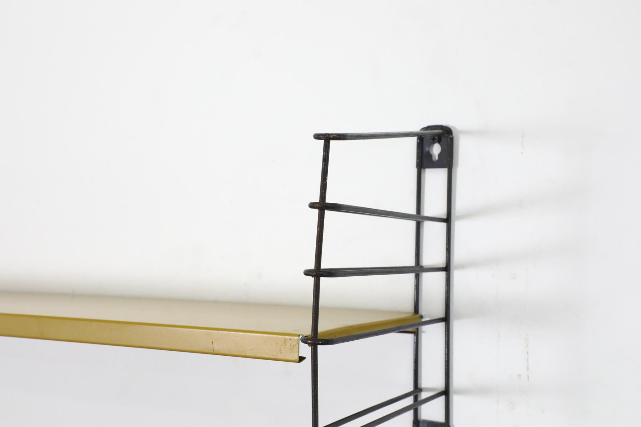 Estantería industrial de pared Tomado de una sola sección en naranja quemado y dorado Metal en venta