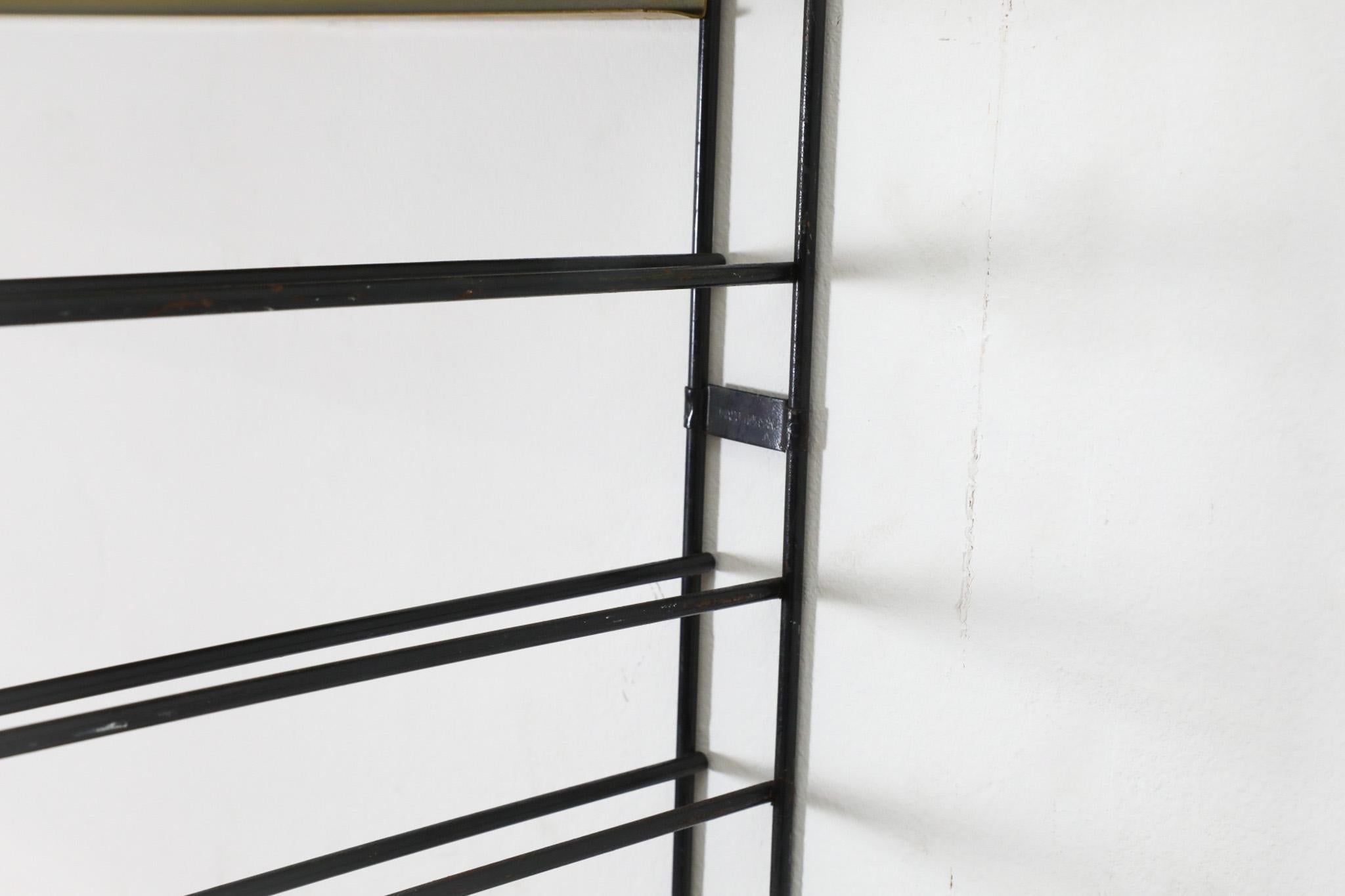 Estantería industrial de pared Tomado de una sola sección en naranja quemado y dorado en venta 1