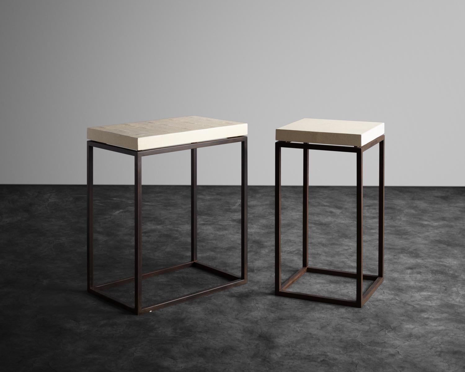 Table d'appoint simple Neuf - En vente à New York, NY