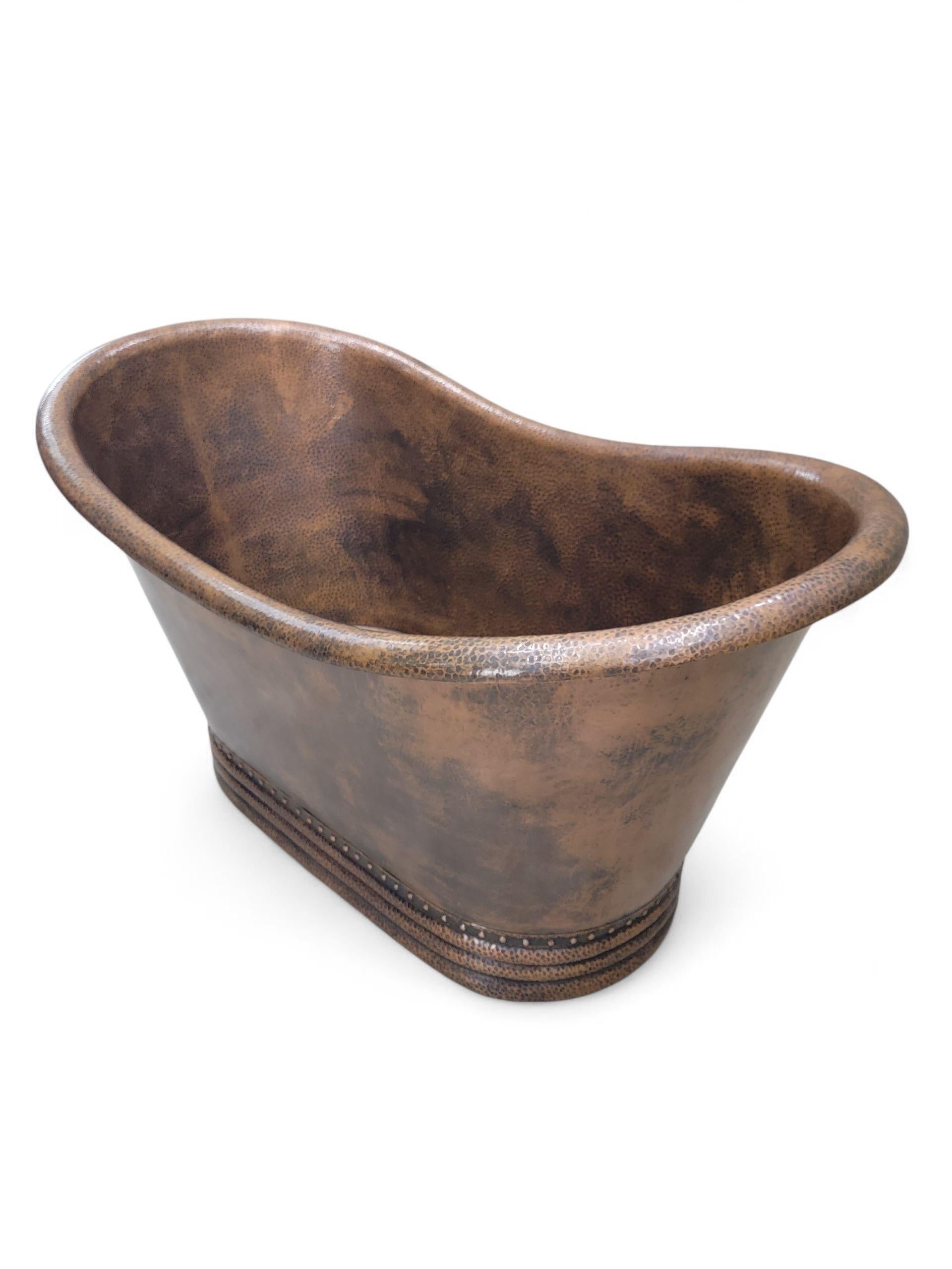 Metal Single Slipper Hammered Copper Free-Standing Farmhouse Bath Soaking Tub For Sale