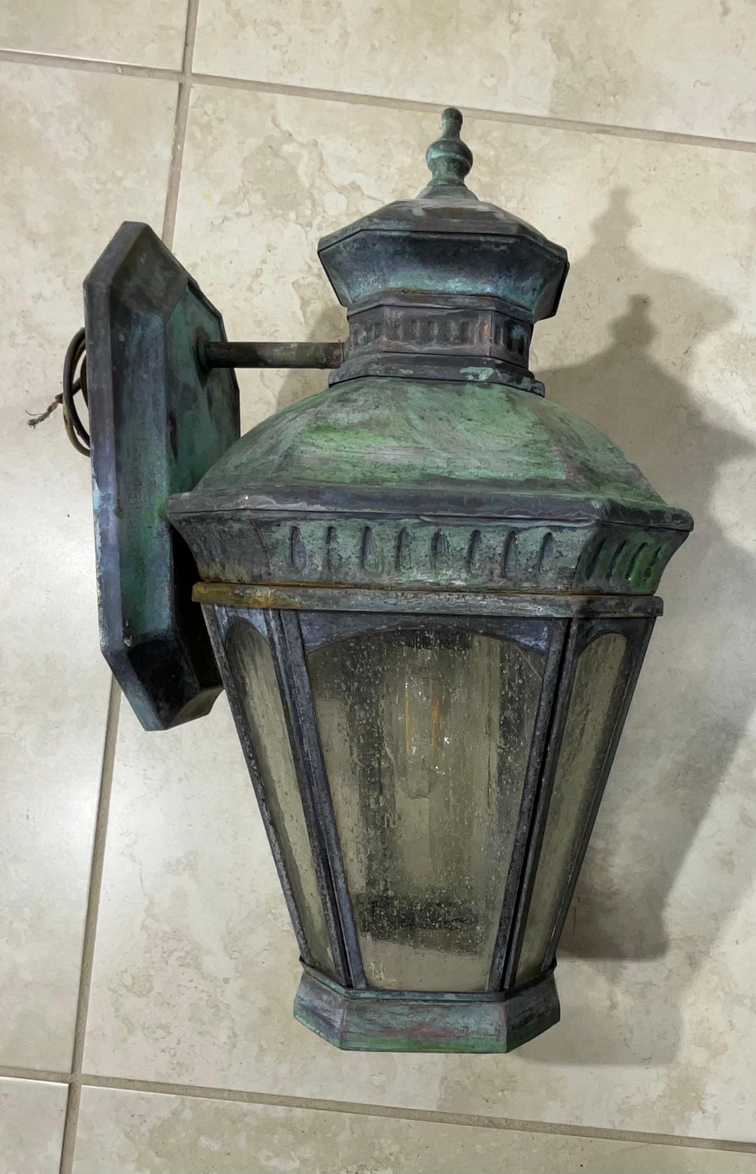 Single Small Vintage Handcrafted Wall-Mounted Brass Lantern For Sale 3
