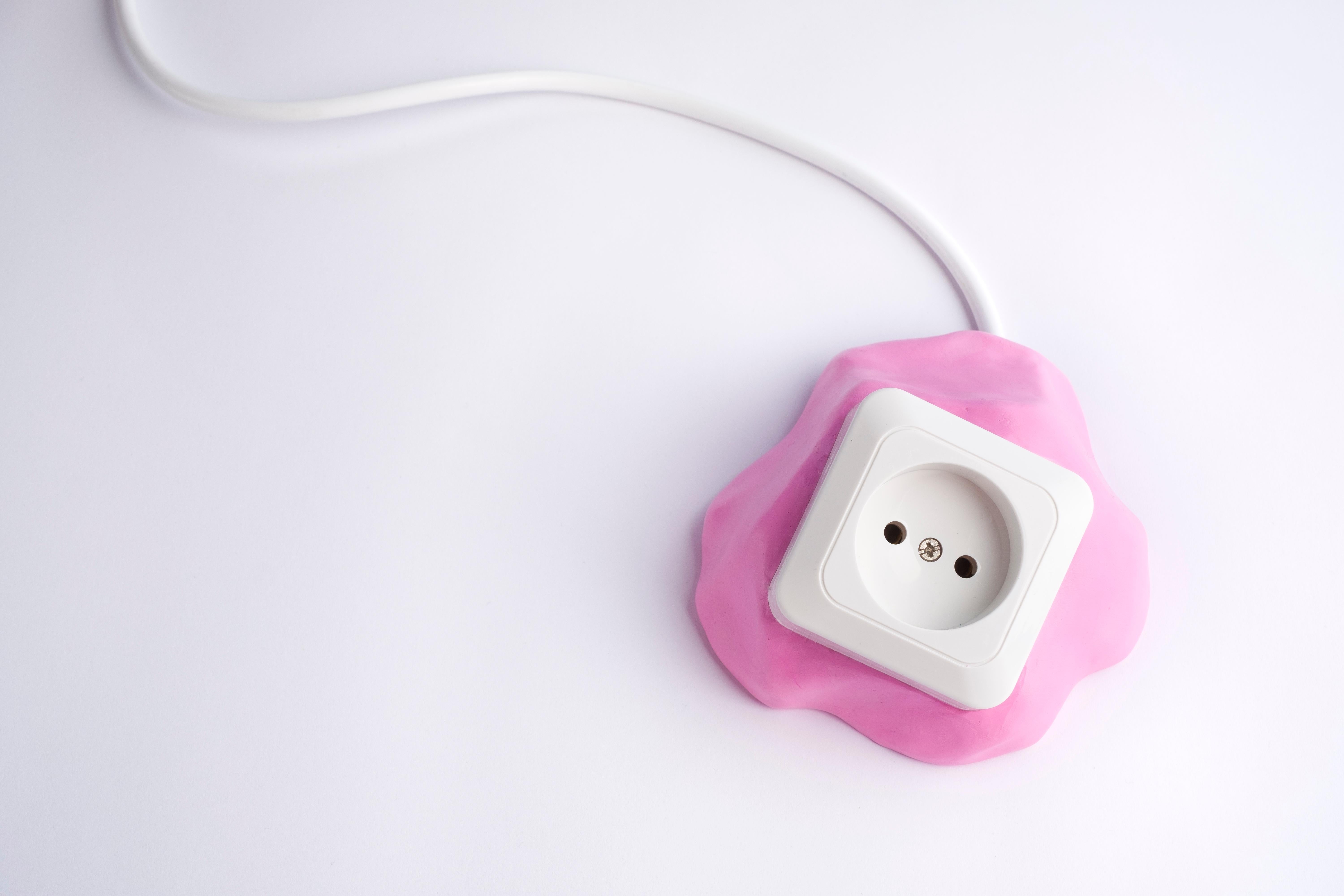 Single socket object 16.5. Rosa SAKER by Studio Gert Wessels, pink. handcrafted in an organic shape and made in his studio in the Netherlands. 

In his daily practice he investigates the relationship between form and function. The result is a