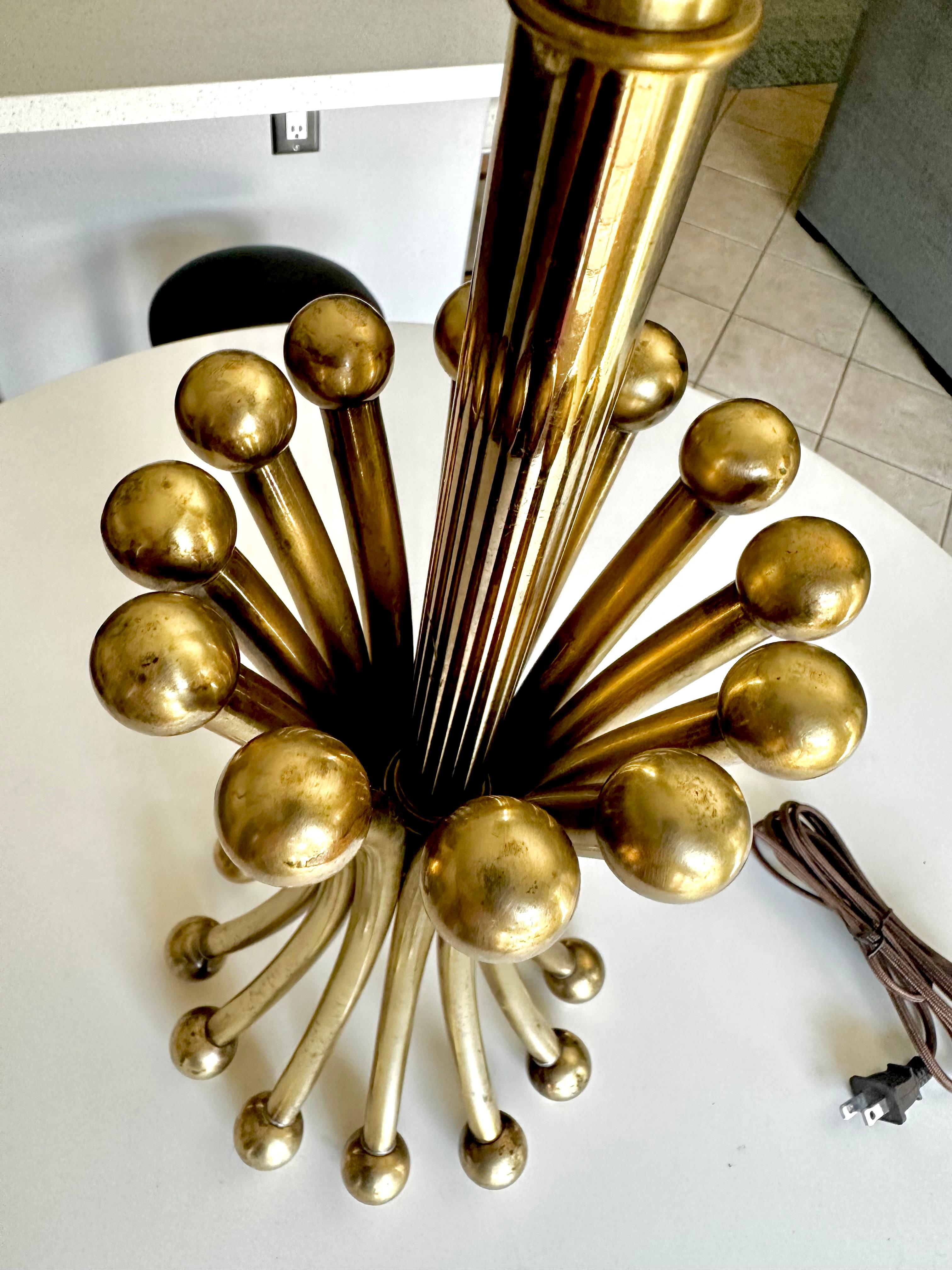 Lampe à gerbe de blé à tige et boule en laiton massif en vente 8