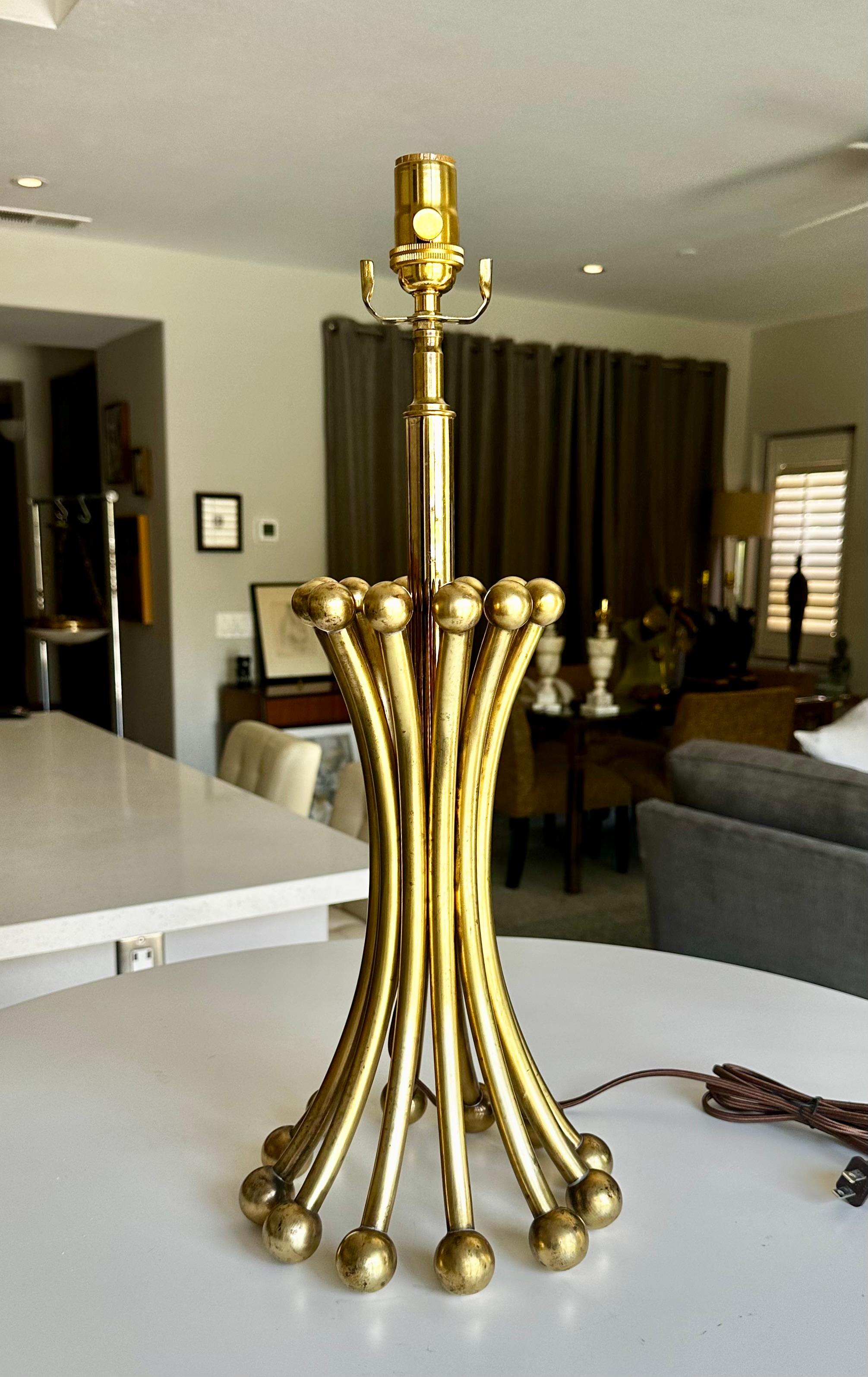 Lampe à gerbe de blé à tige et boule en laiton massif en vente 11