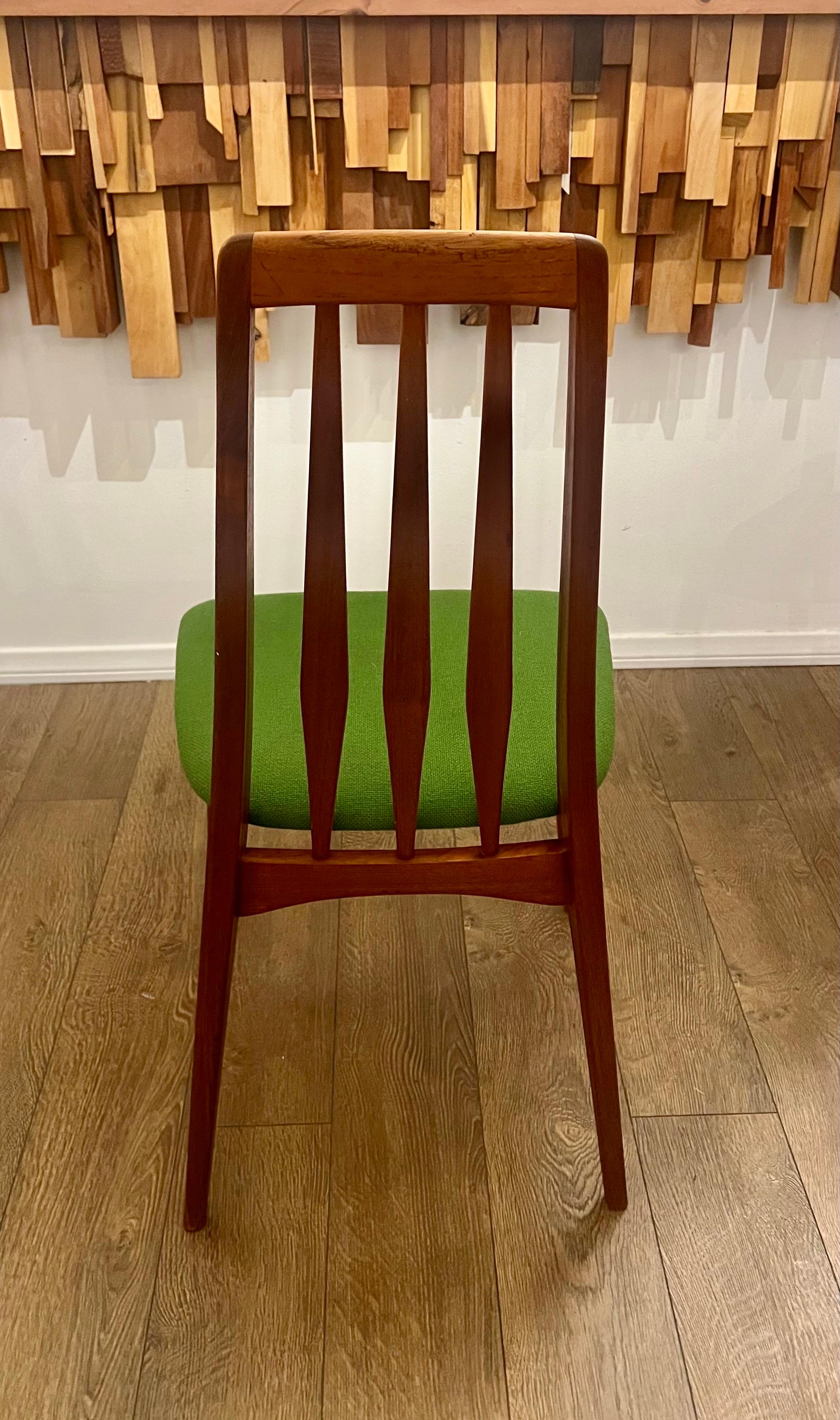 Einzelner dänischer moderner Niels Koefoed-Schreibtisch Eva-Stuhl aus massivem Teakholz (Dänisch) im Angebot