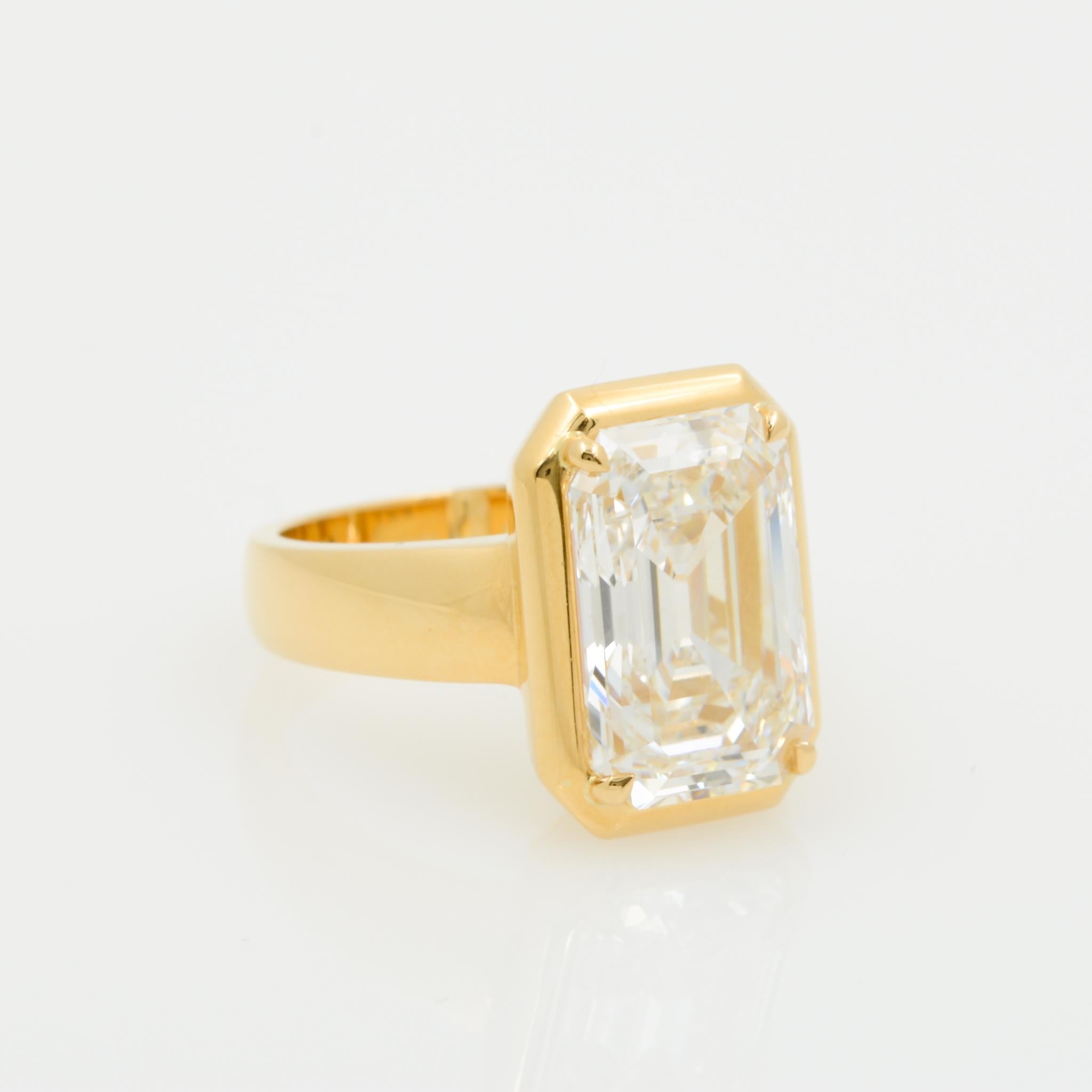Modern Single Stone 18 Karat Yellow Gold Emerald Cut Diamond Cori Ring