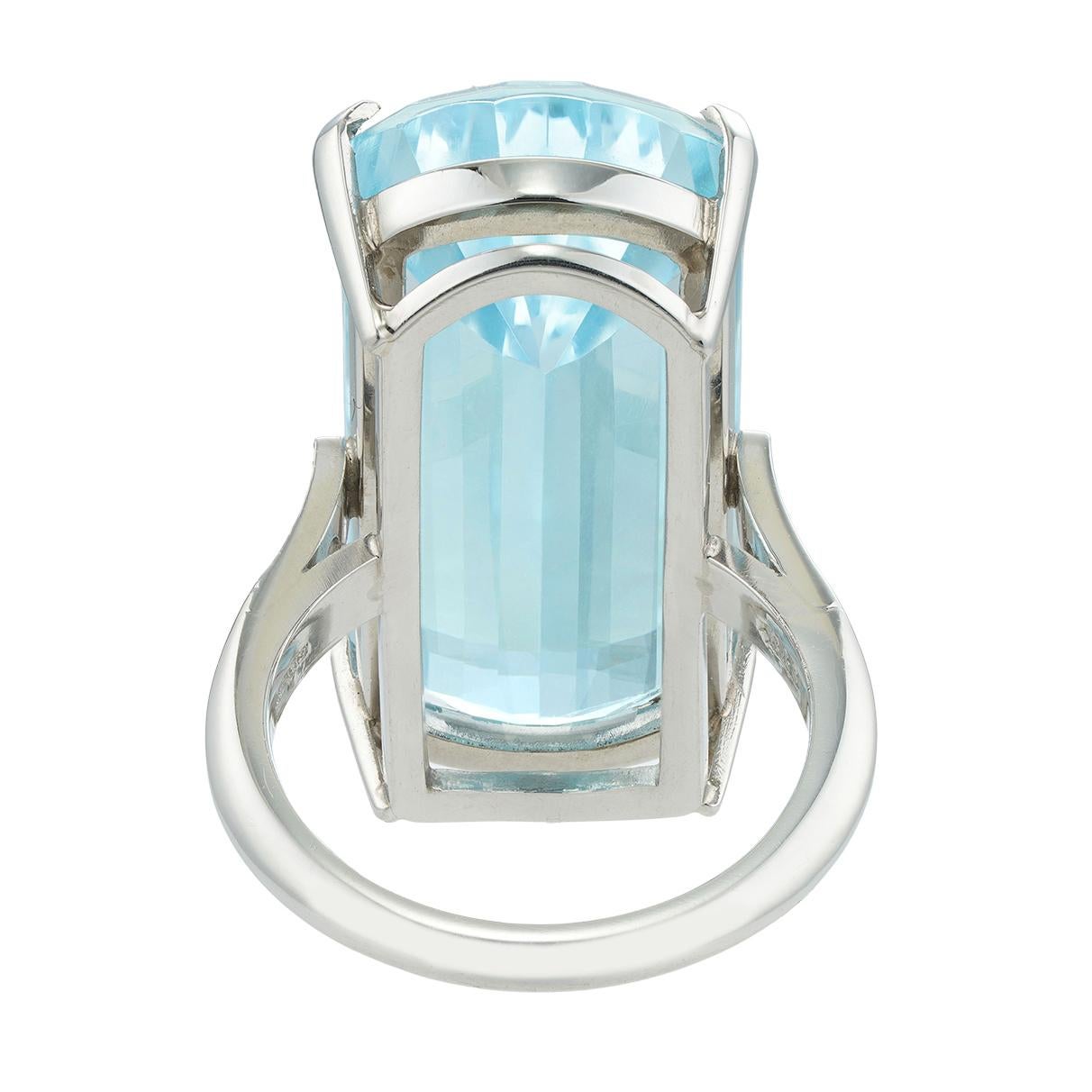 Brilliant Cut Single Stone Aquamarine Ring