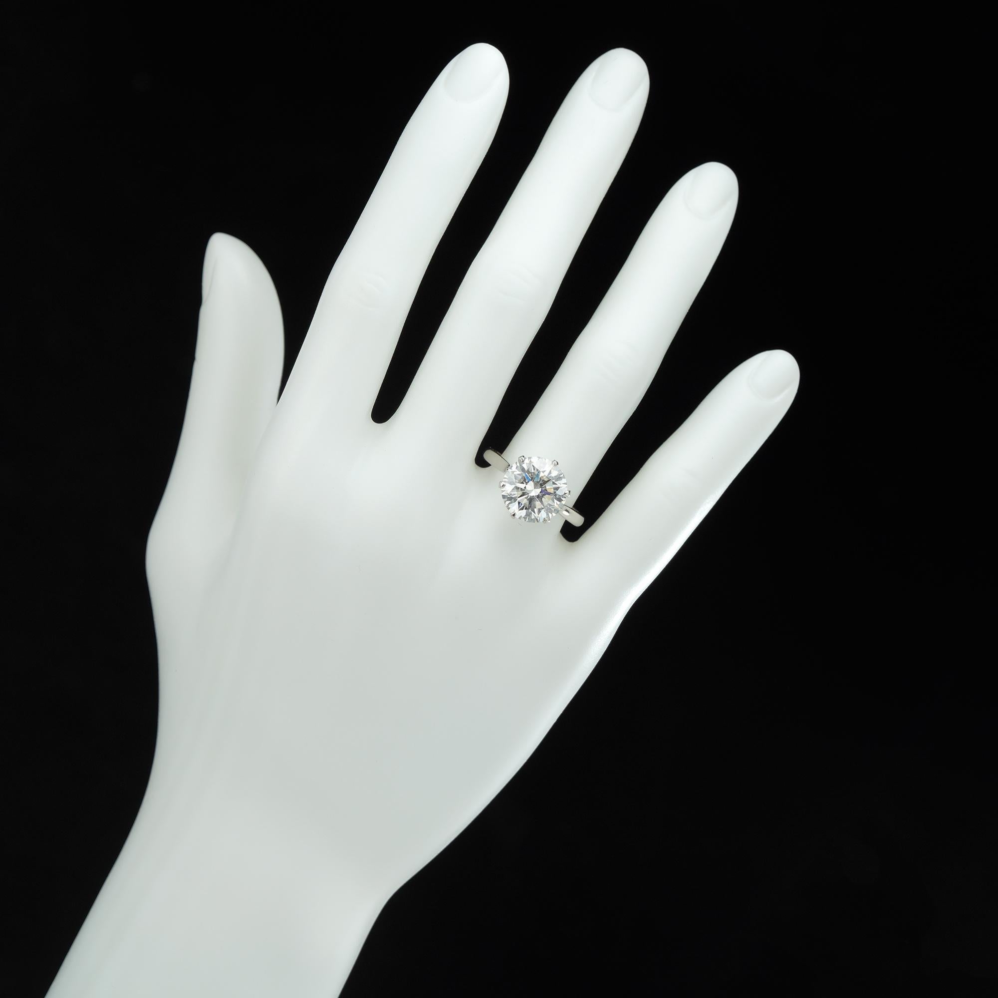 GIA Certified 5.01 Carat Single Stone Diamond Ring In Excellent Condition For Sale In London, GB