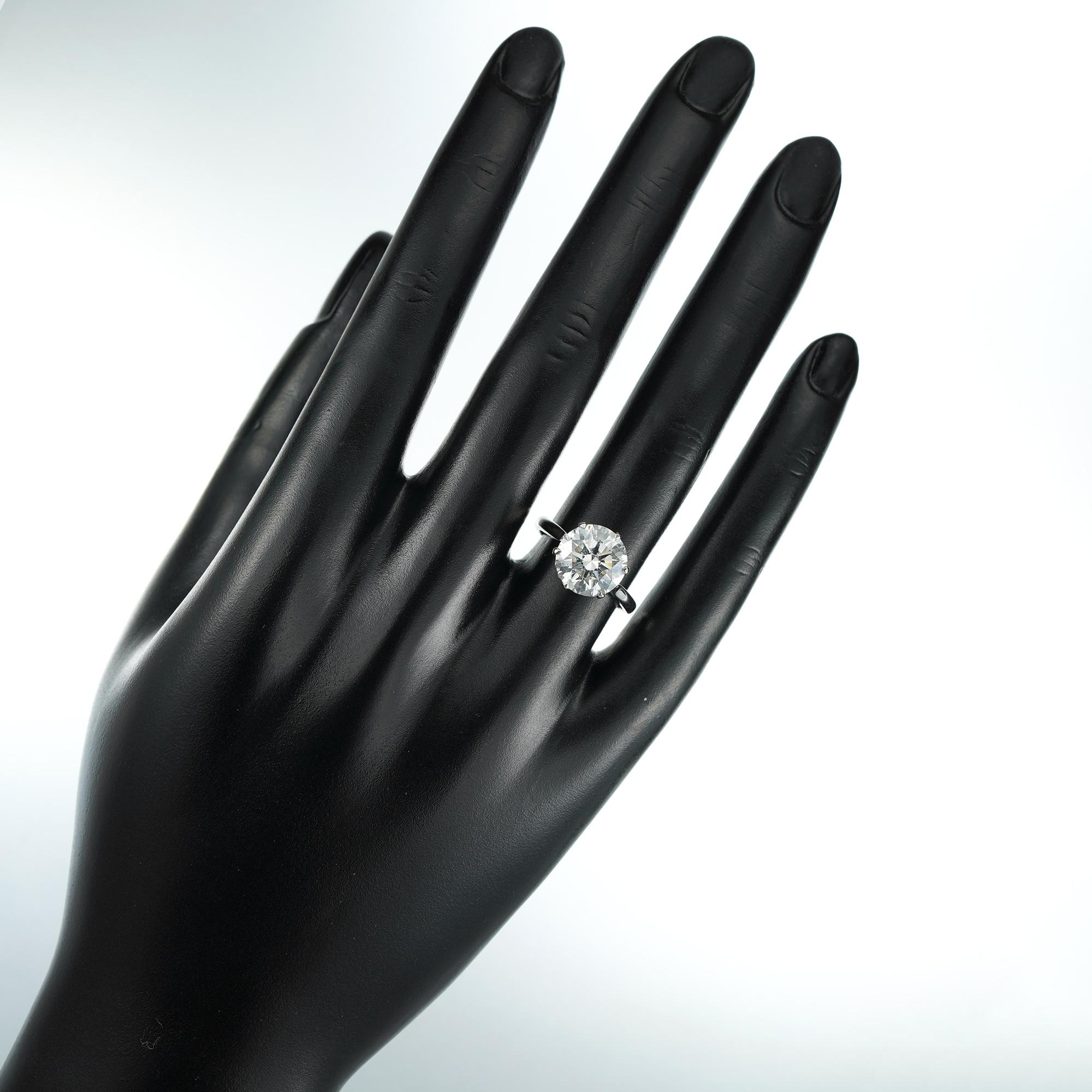 Women's or Men's GIA Certified 5.01 Carat Single Stone Diamond Ring For Sale