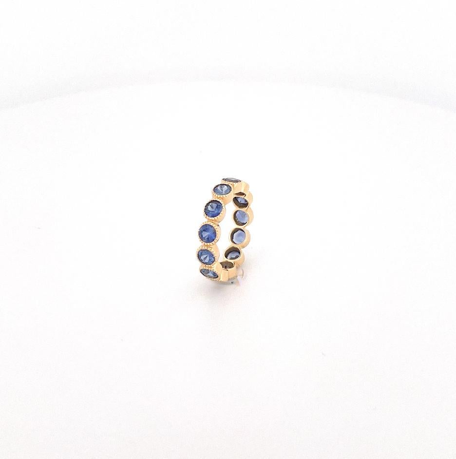 Modern Single Stone Gabby 18k Yellow Gold Sapphire Ring For Sale