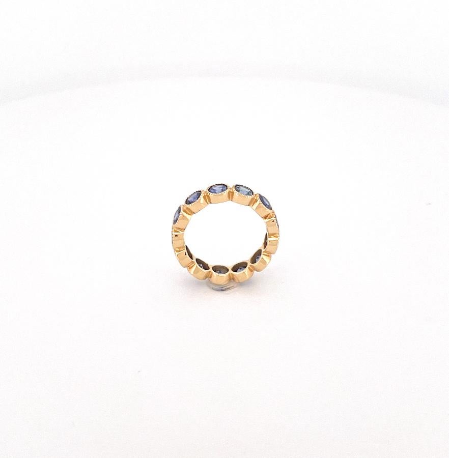Round Cut Single Stone Gabby 18k Yellow Gold Sapphire Ring For Sale