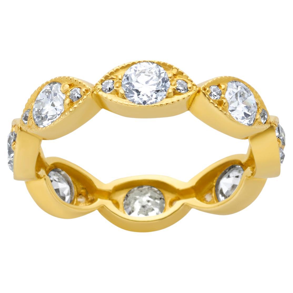Anneau d'éternité Kelly en or jaune 18 carats avec diamants et pierre unique