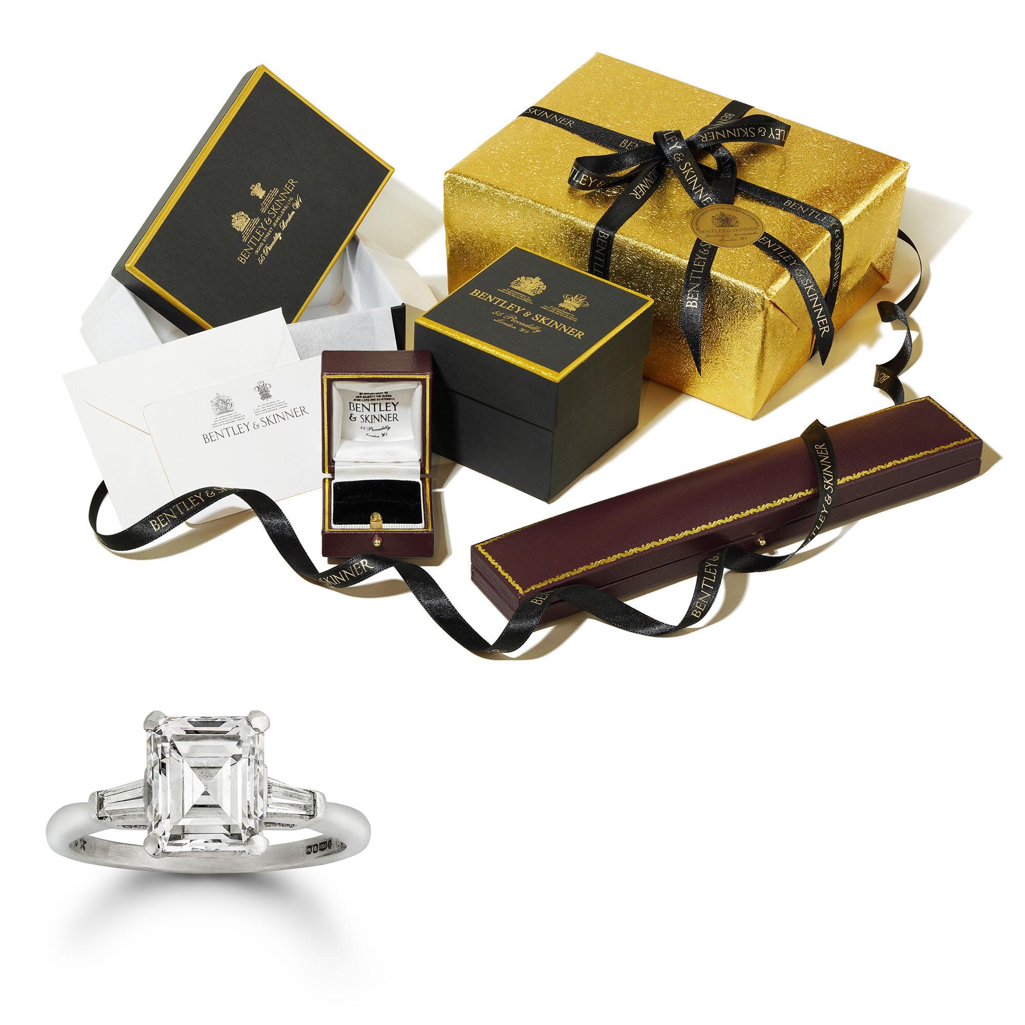 Women's or Men's GIA Certified 2.15 Carat Emerald-Cut Diamond Ring For Sale