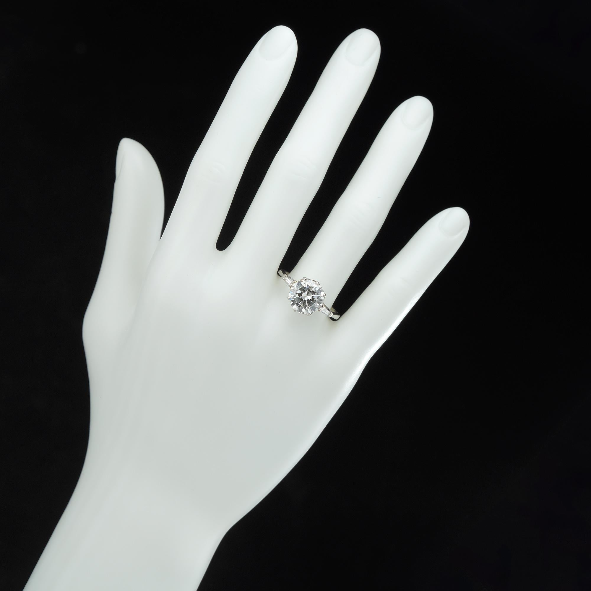 GIA Certified 3.19 Carat Solitaire Diamond Ring In Good Condition For Sale In London, GB