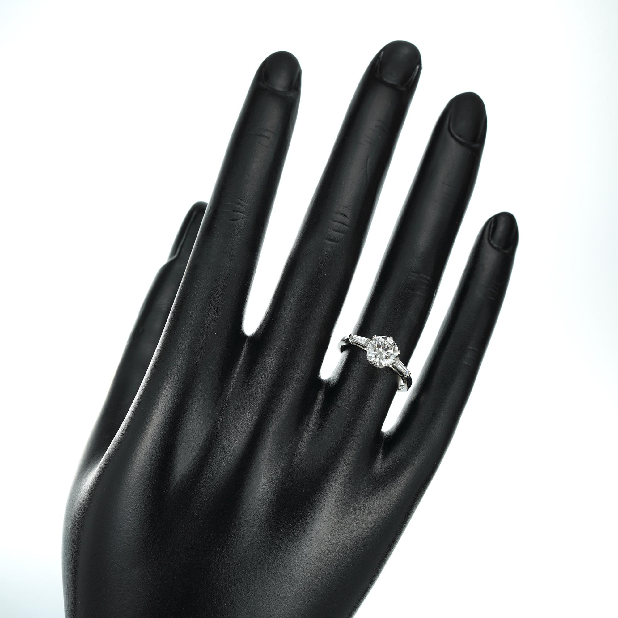Modern GIA Certified 1.39 Carat Solitaire Diamond Ring For Sale