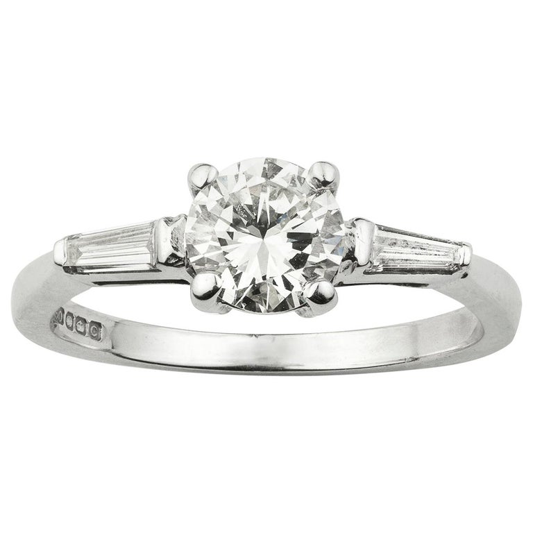 Bague solitaire en diamant certifié 0,67 carat De Beers En vente
