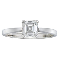 Bague solitaire en pierre unique et diamant