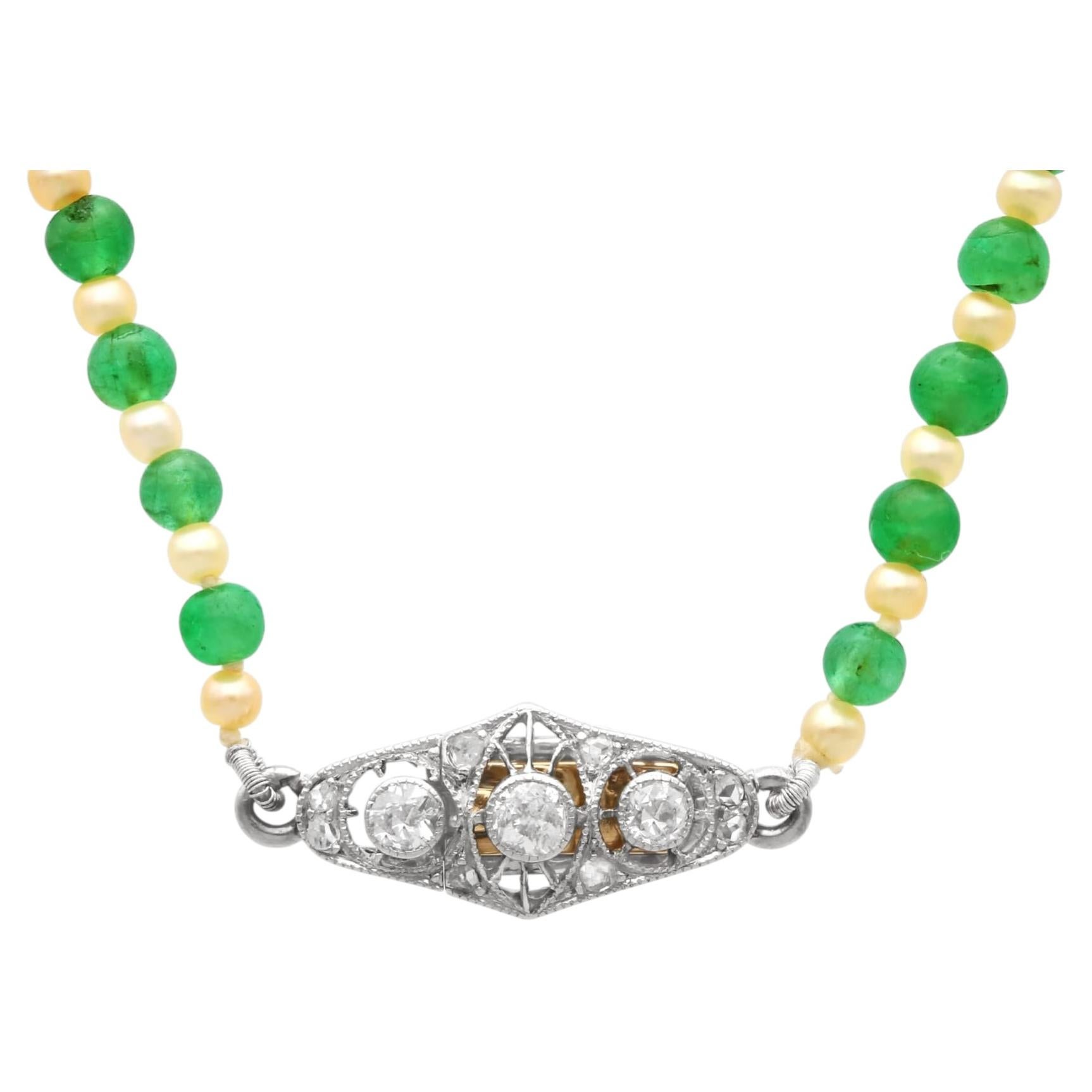 Collier d'émeraudes et de perles à un brin avec fermoir en or jaune platiné et diamant