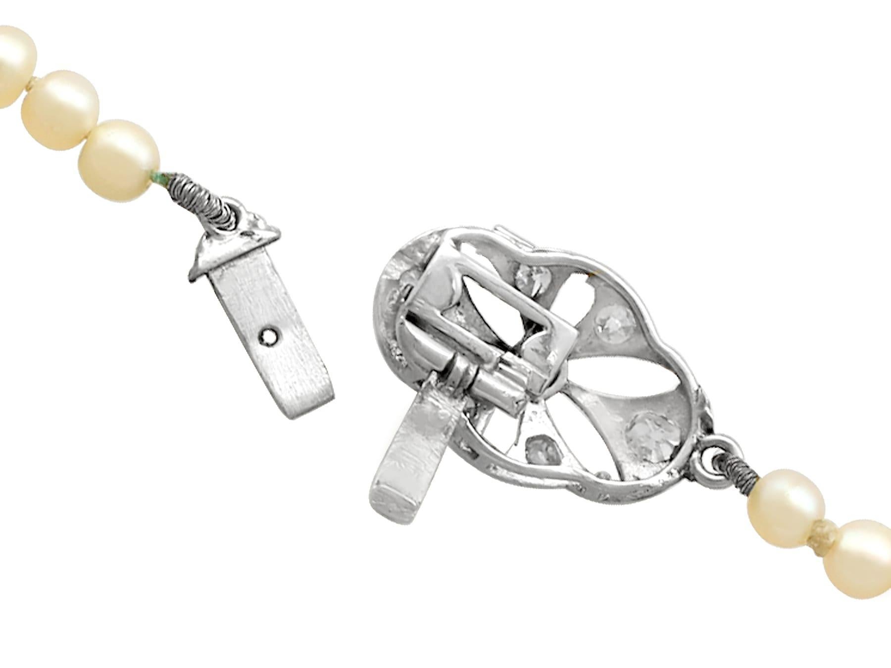 Einreihige Perlenkette mit Diamant-Weißgold-Verschluss Damen im Angebot